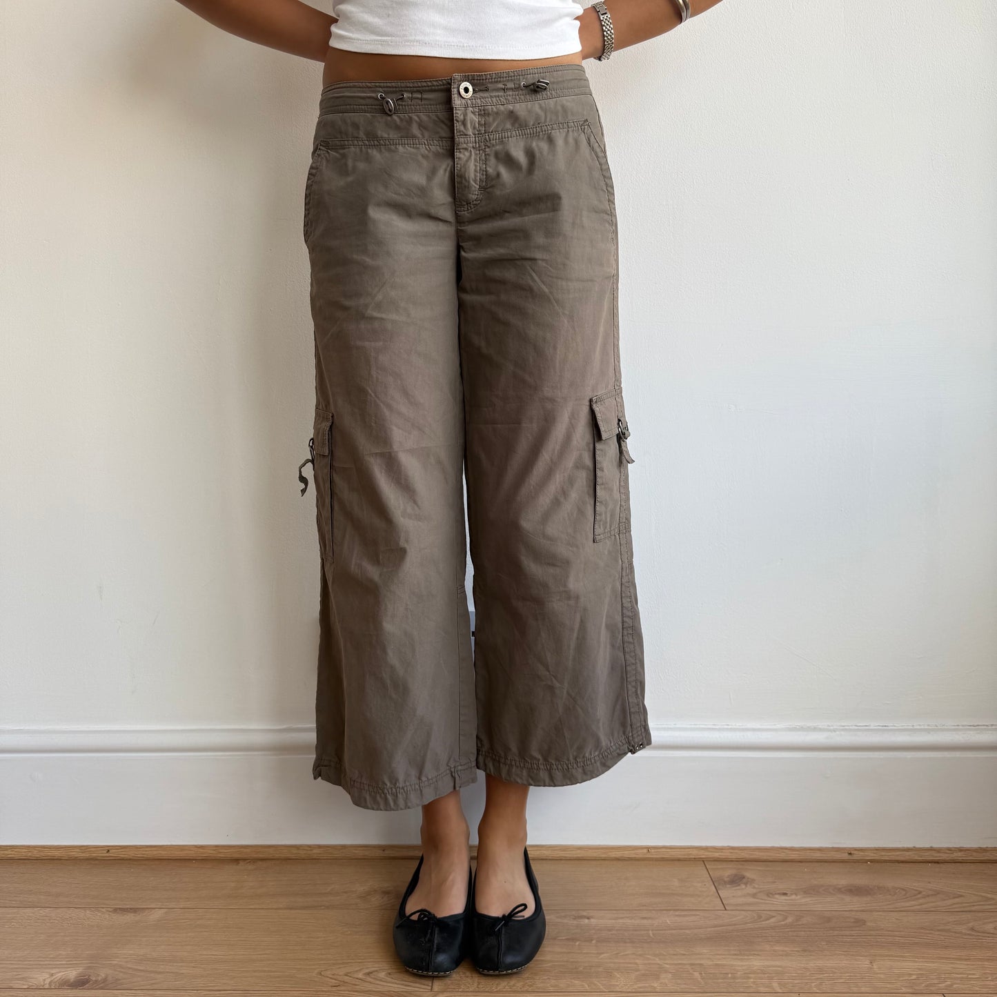 Khaki toggle capris - Size S
