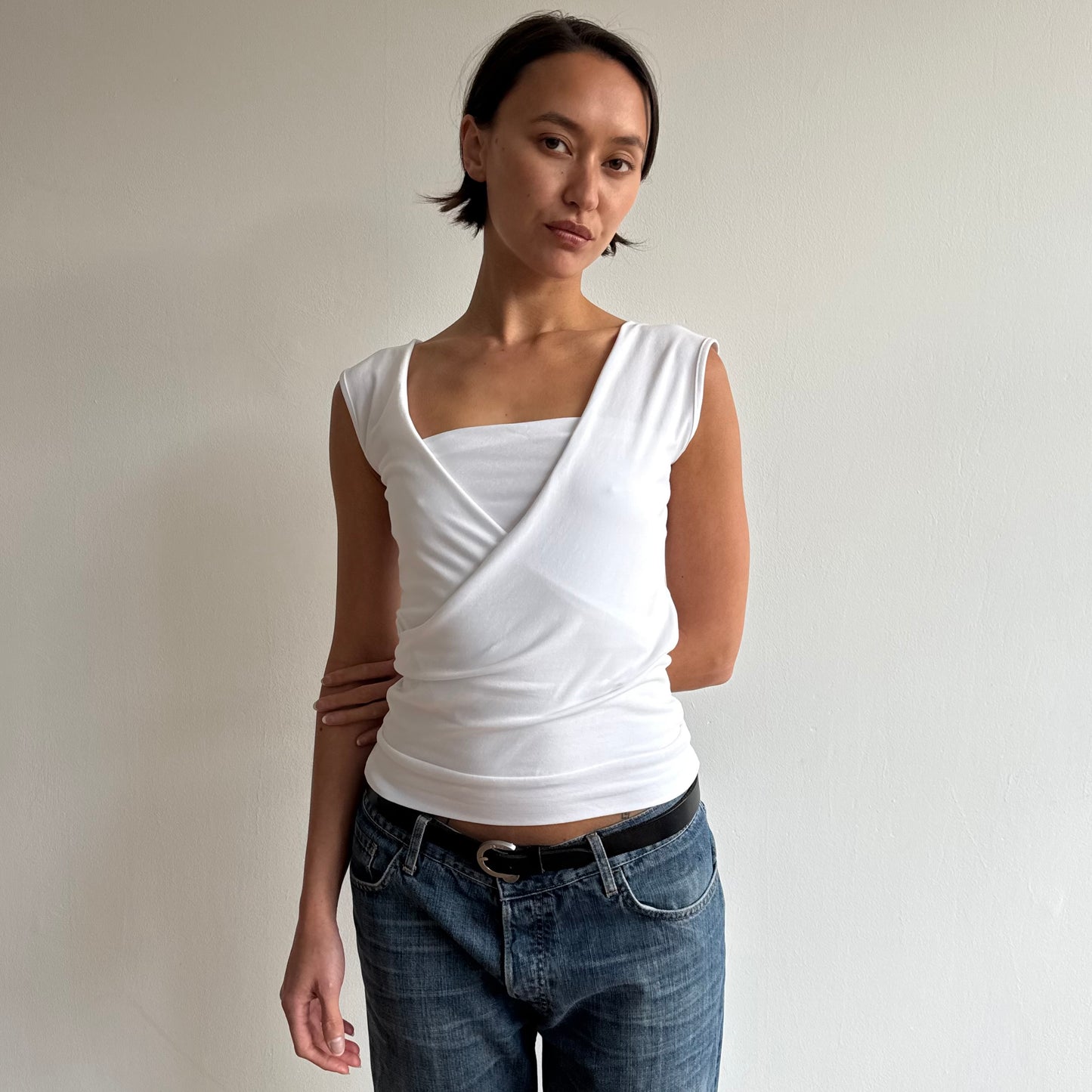 ‘The Keyhole Top’ sleeveless - White