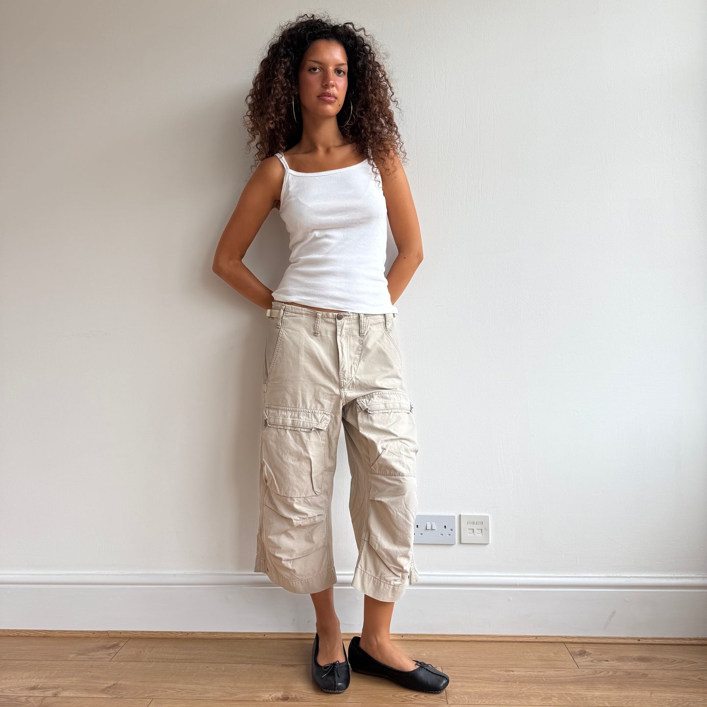 Beige cargo toggle capris - Size M