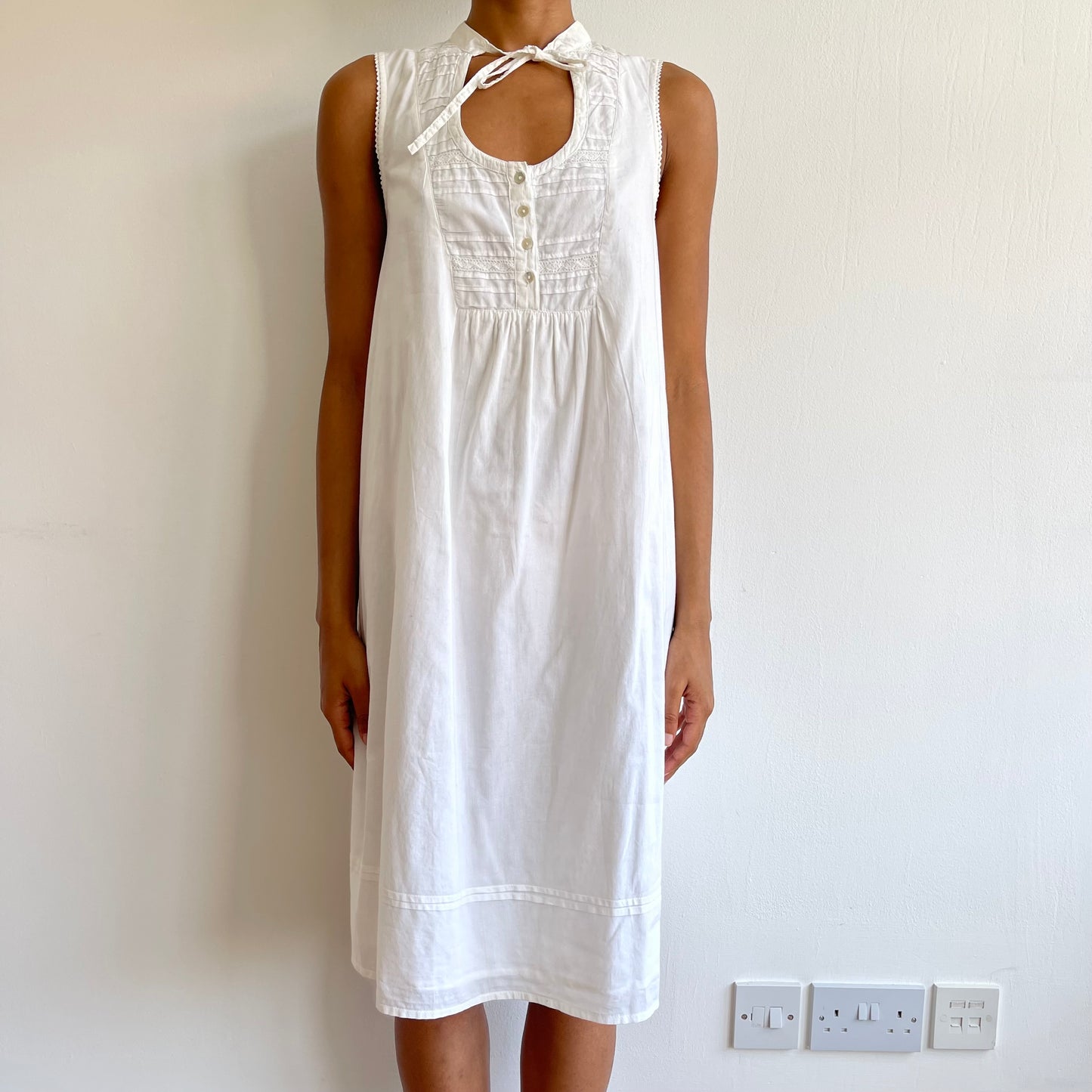 White tie neck dress - Size S/M