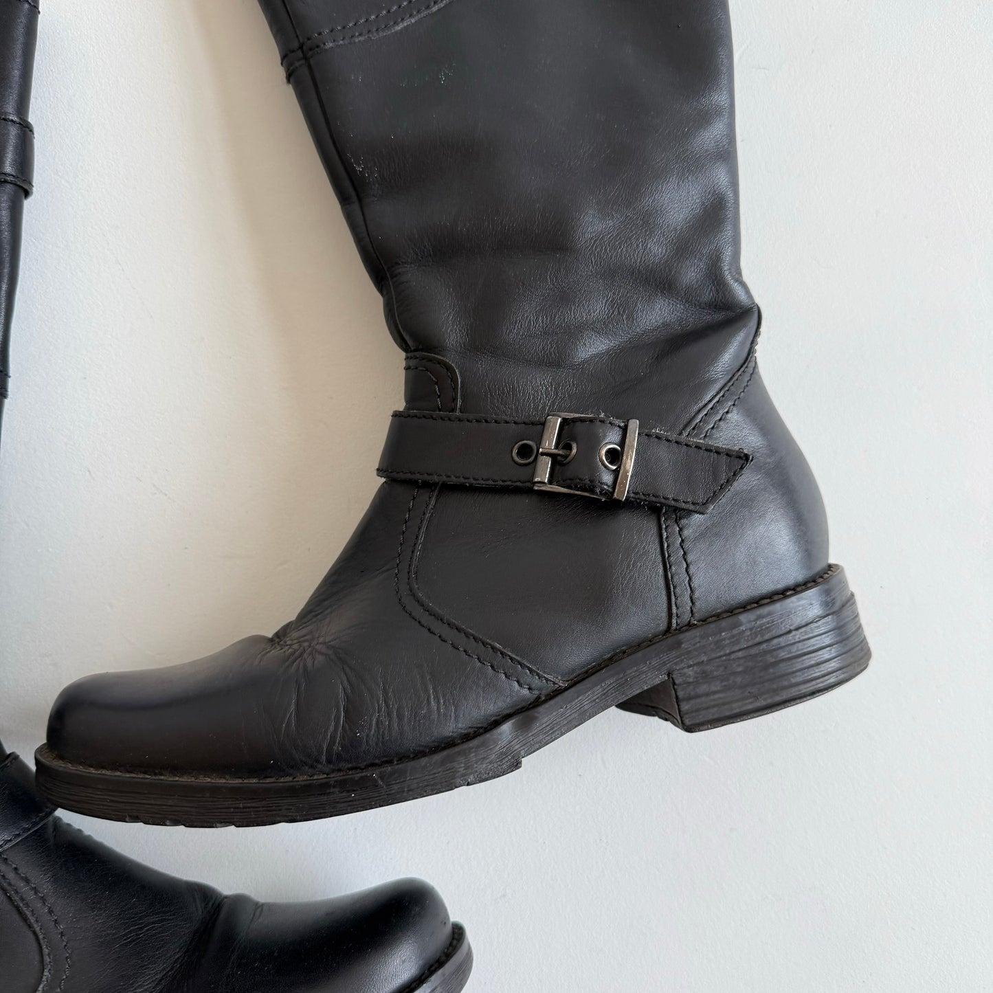 Black 90’s buckle boots - Size EU41