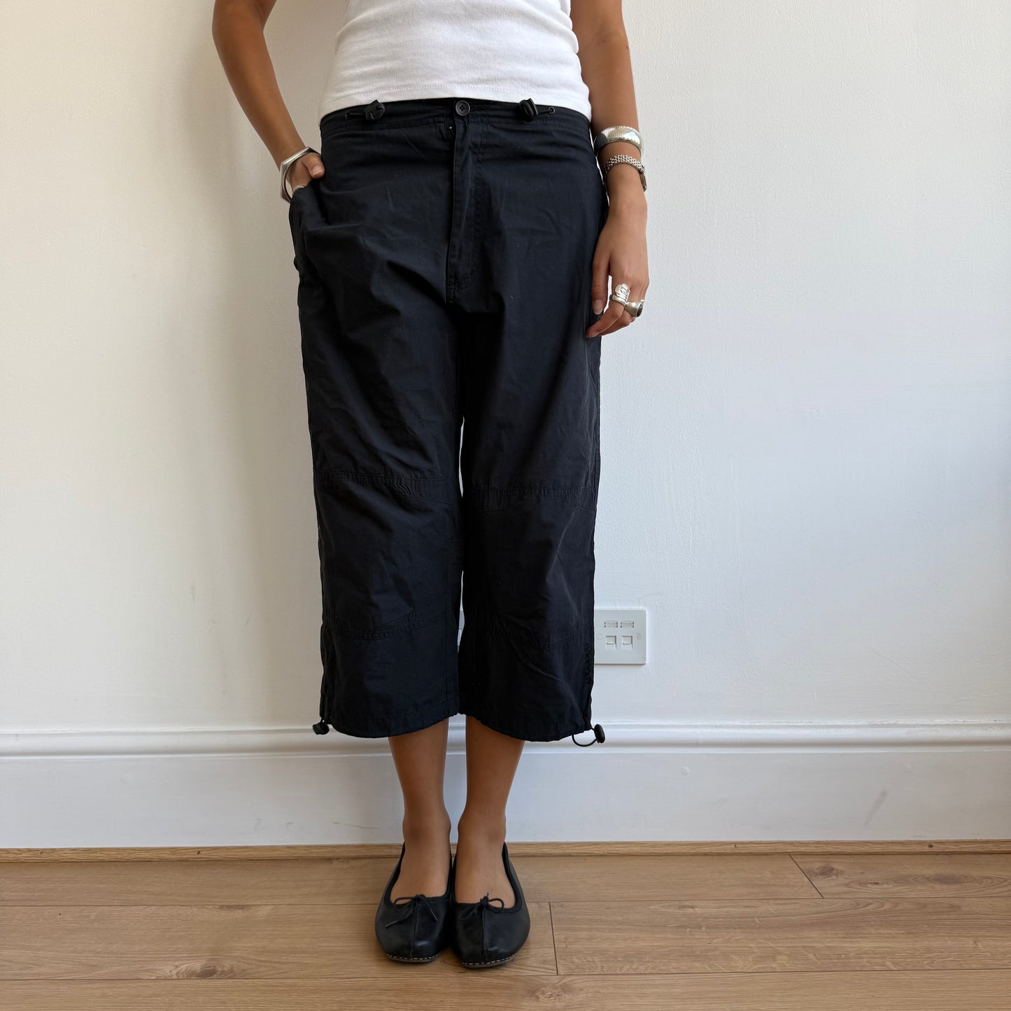 Black toggle capris - Size S