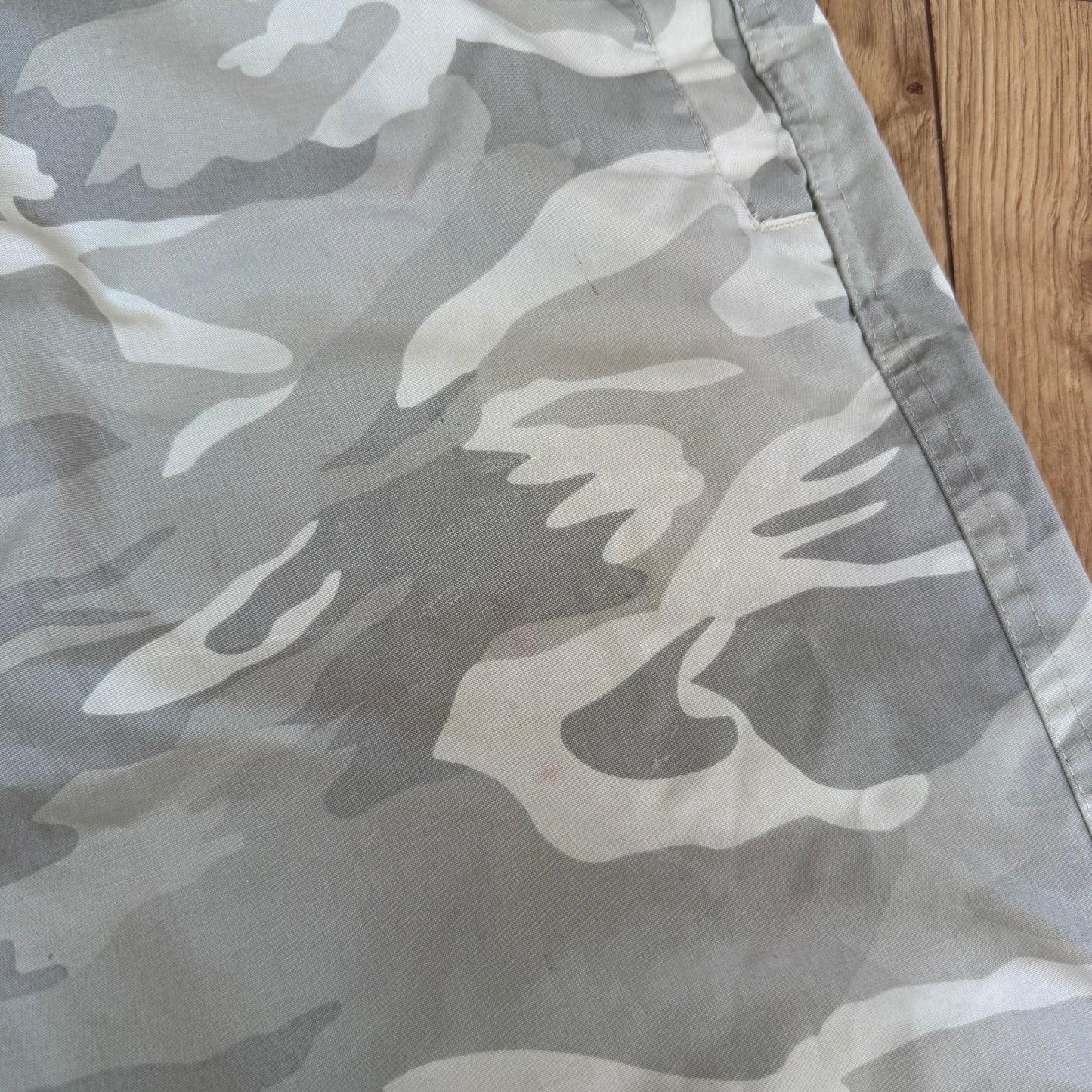 Camo cargo toggle capris - Size S