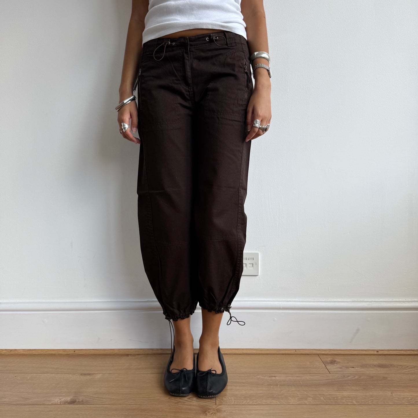 Brown toggle cargo capris - Size S