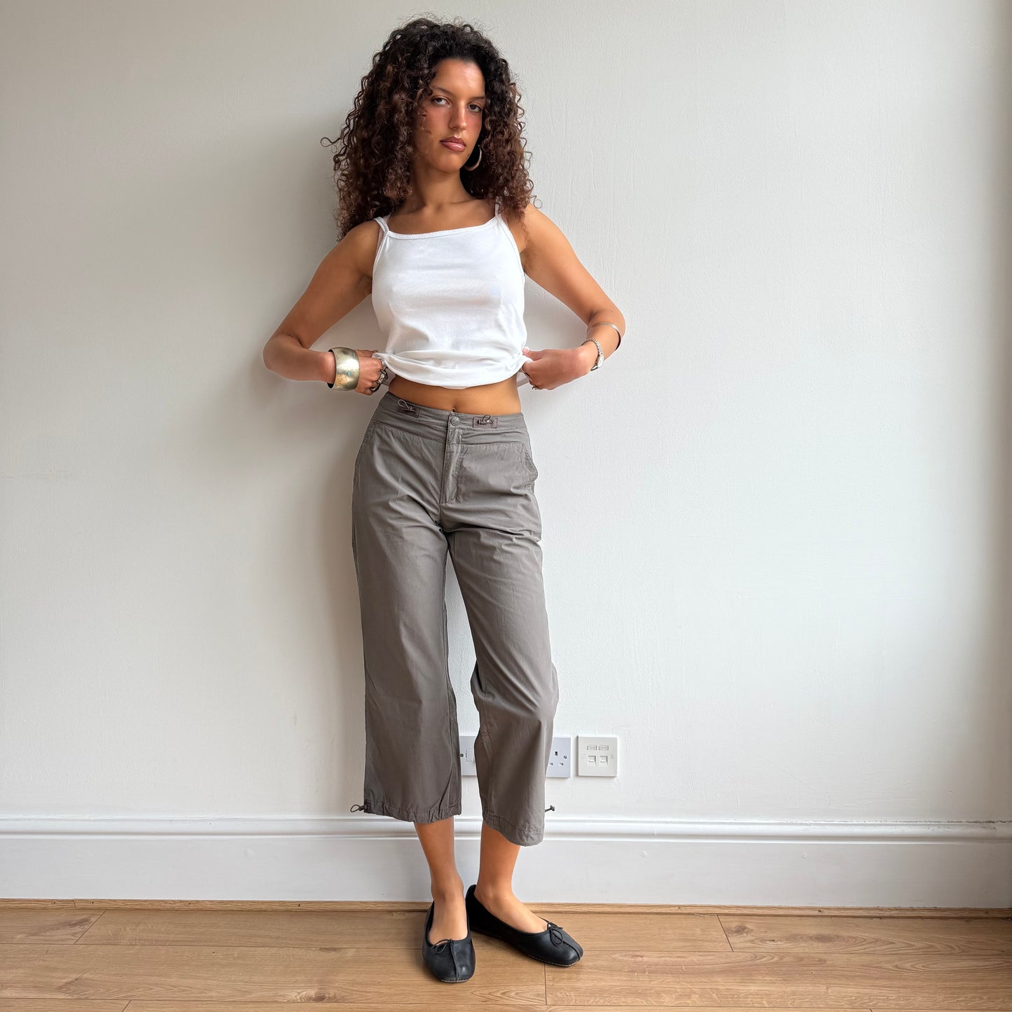 Brown toggle cargo capris - Size XS