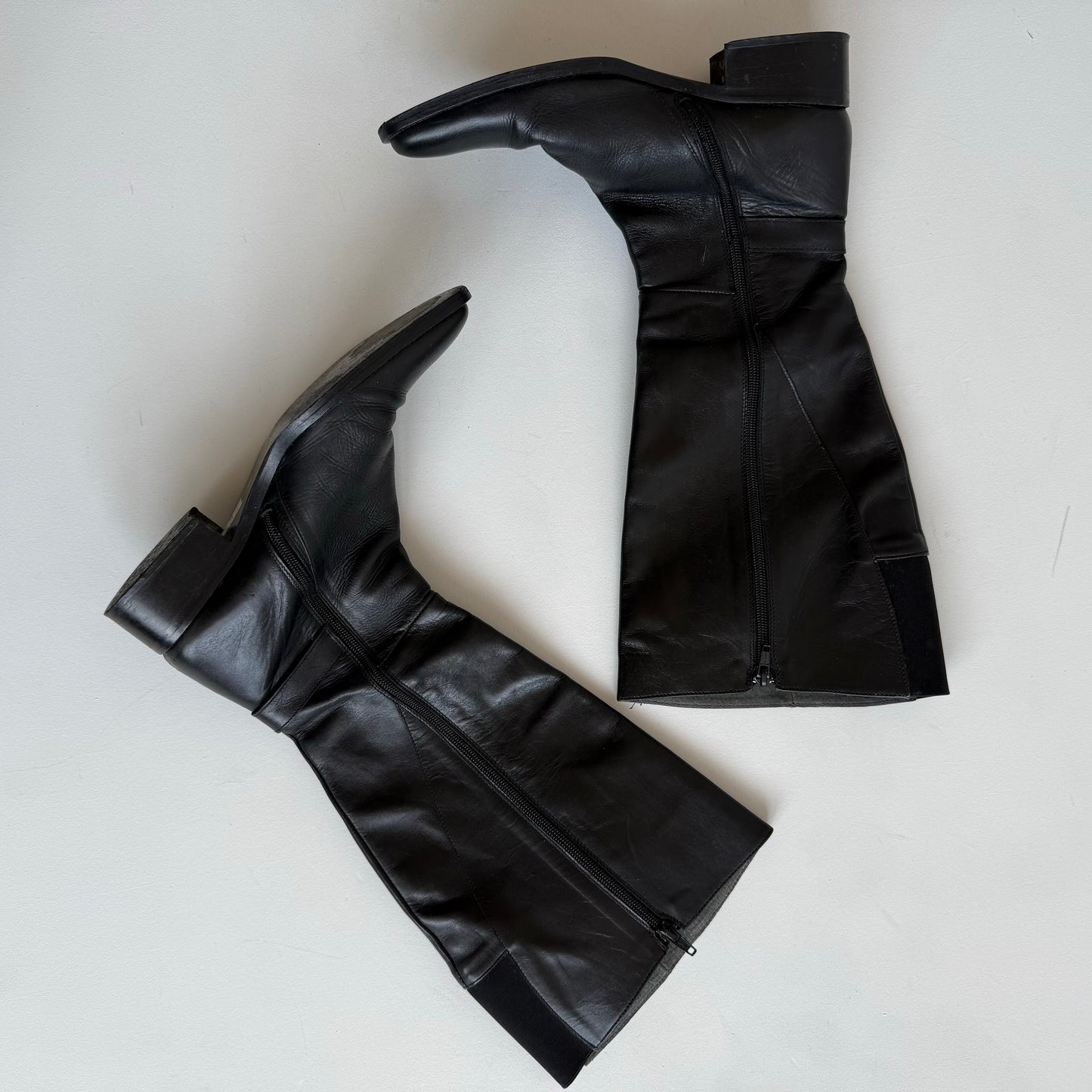 Black 90’s leather boots - UK6