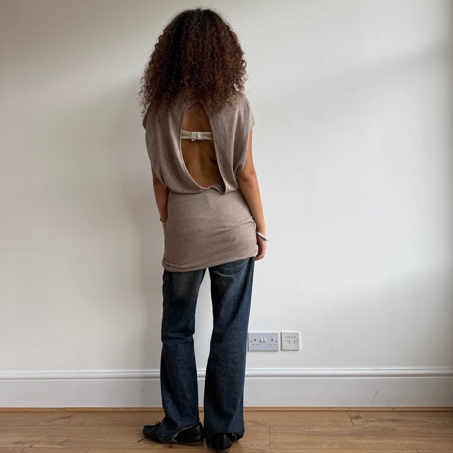 Beige open back knit - Size M