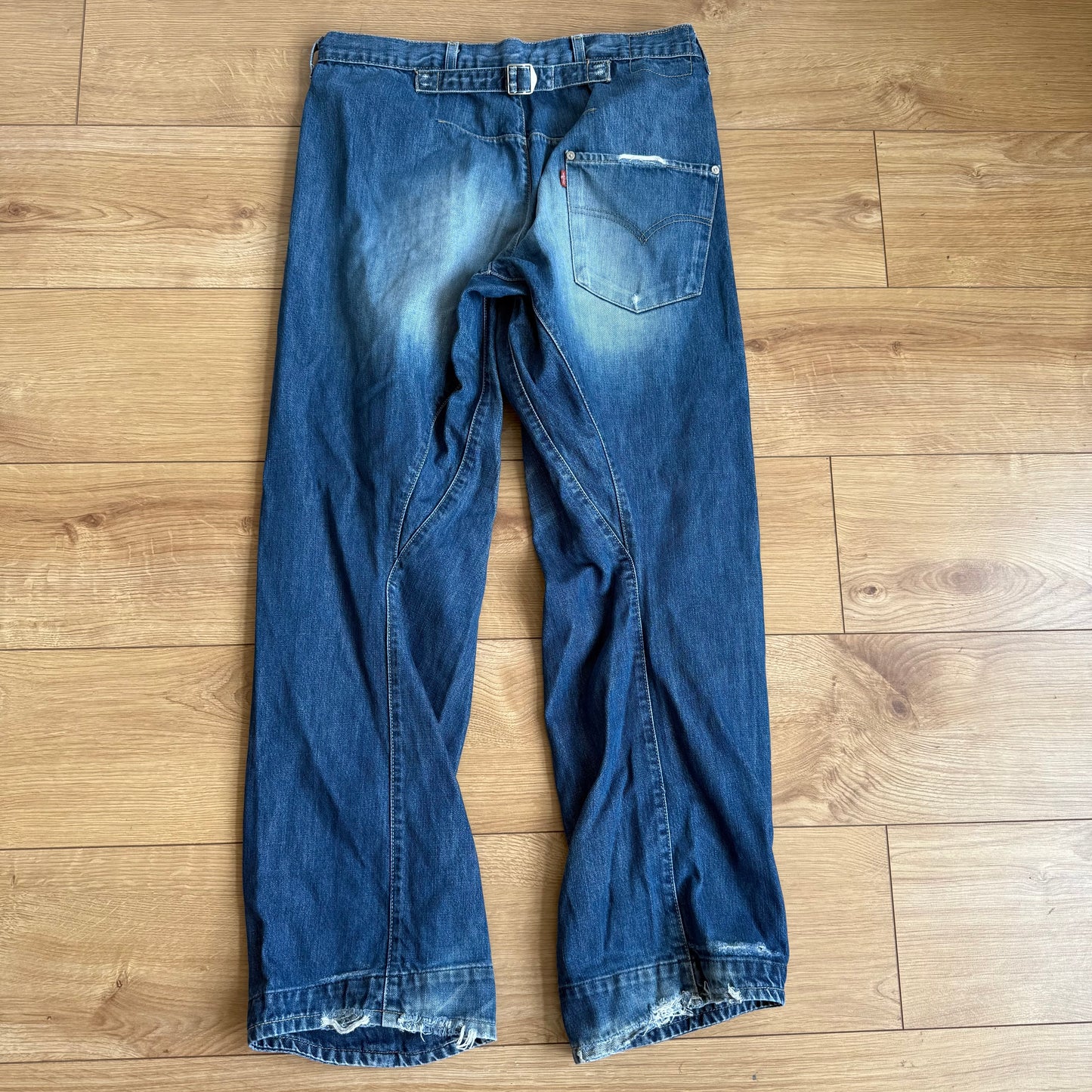 Levi’s Engineered cinch jeans - Size M/L