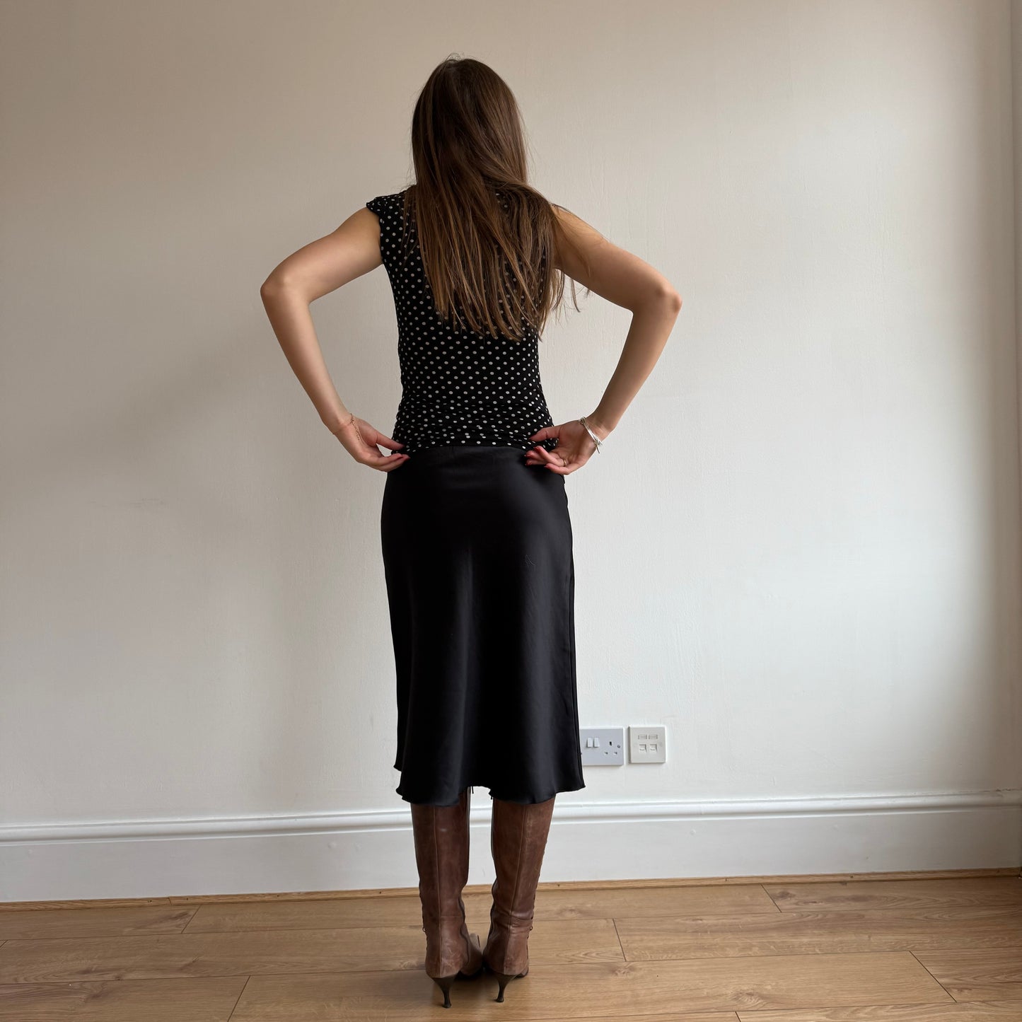 Black satin midi skirt - Size S