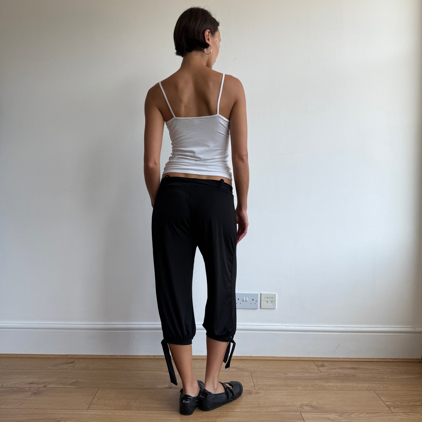 Black bubble tie belt capris - Size S