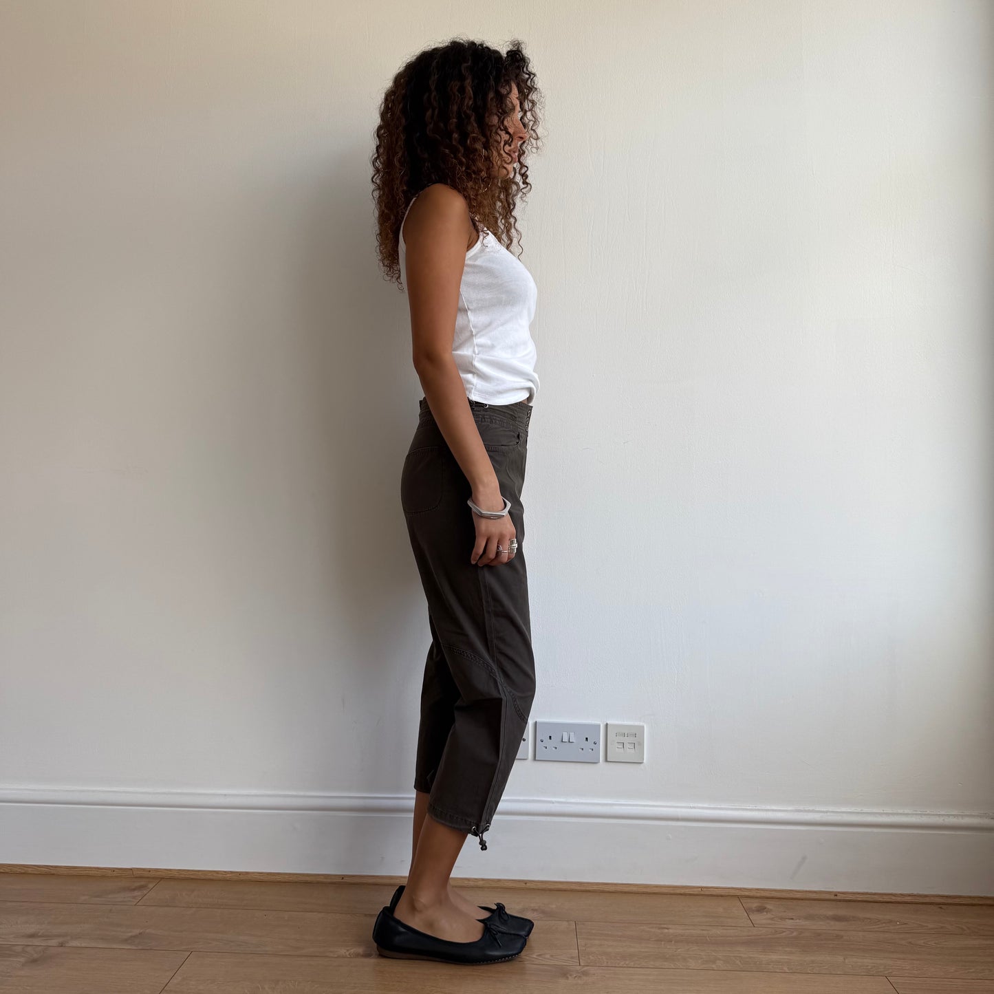 Brown toggle cargo capris - Size S