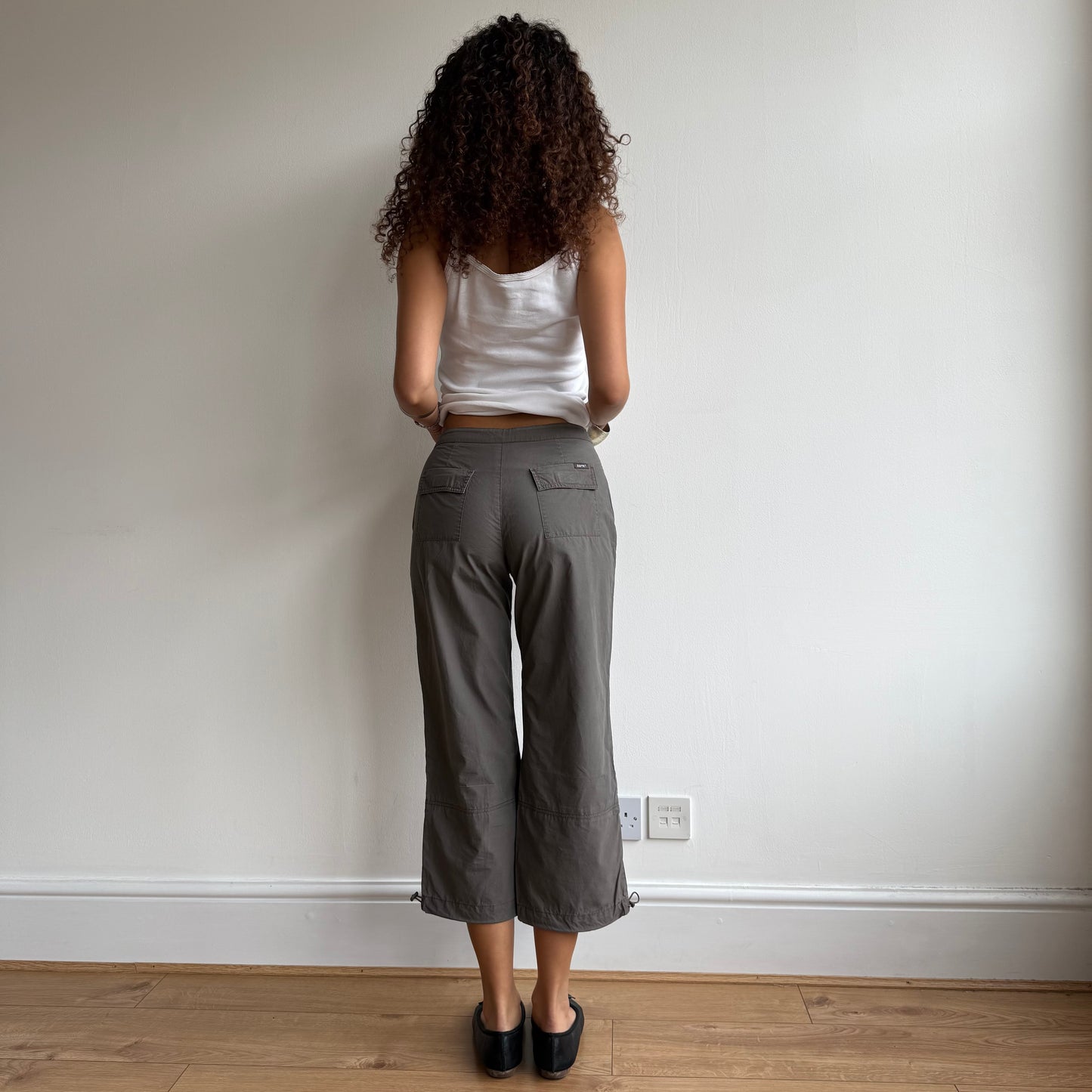 Brown toggle cargo capris - Size XS