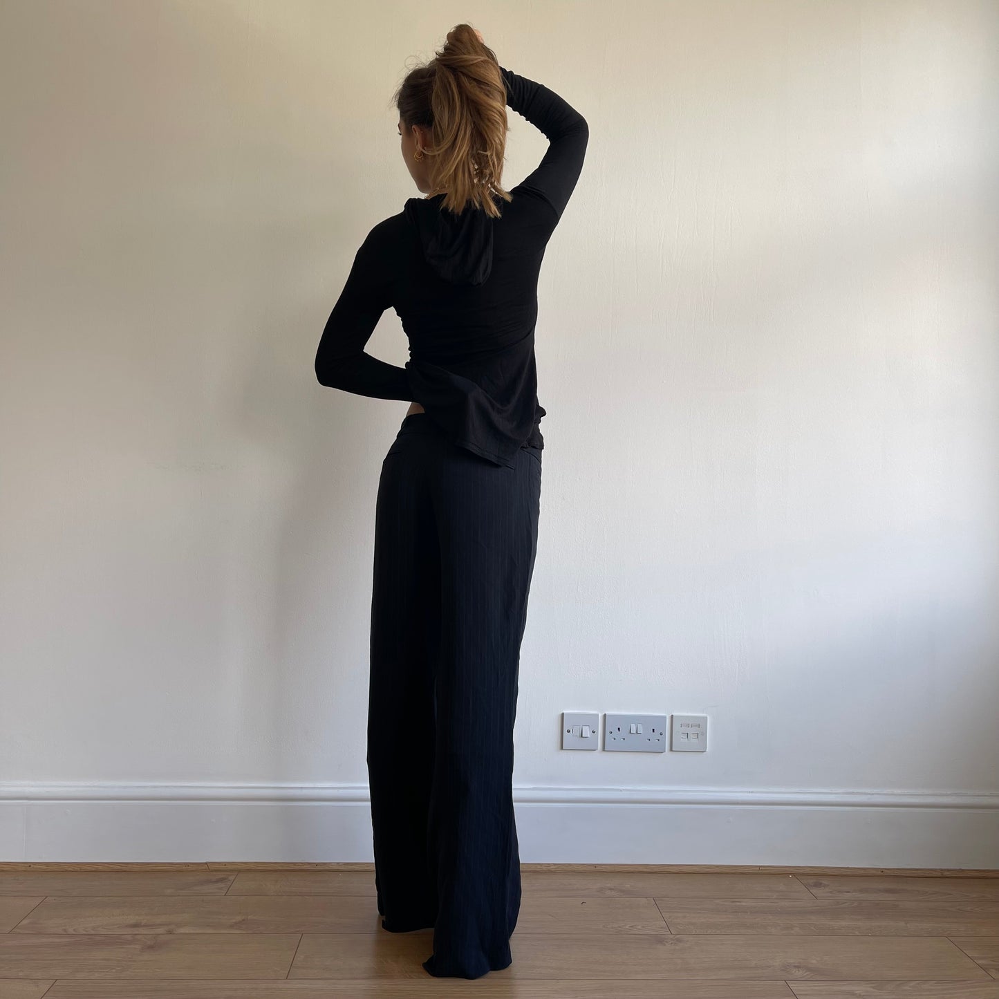 Black long sleeve hood top - Size S