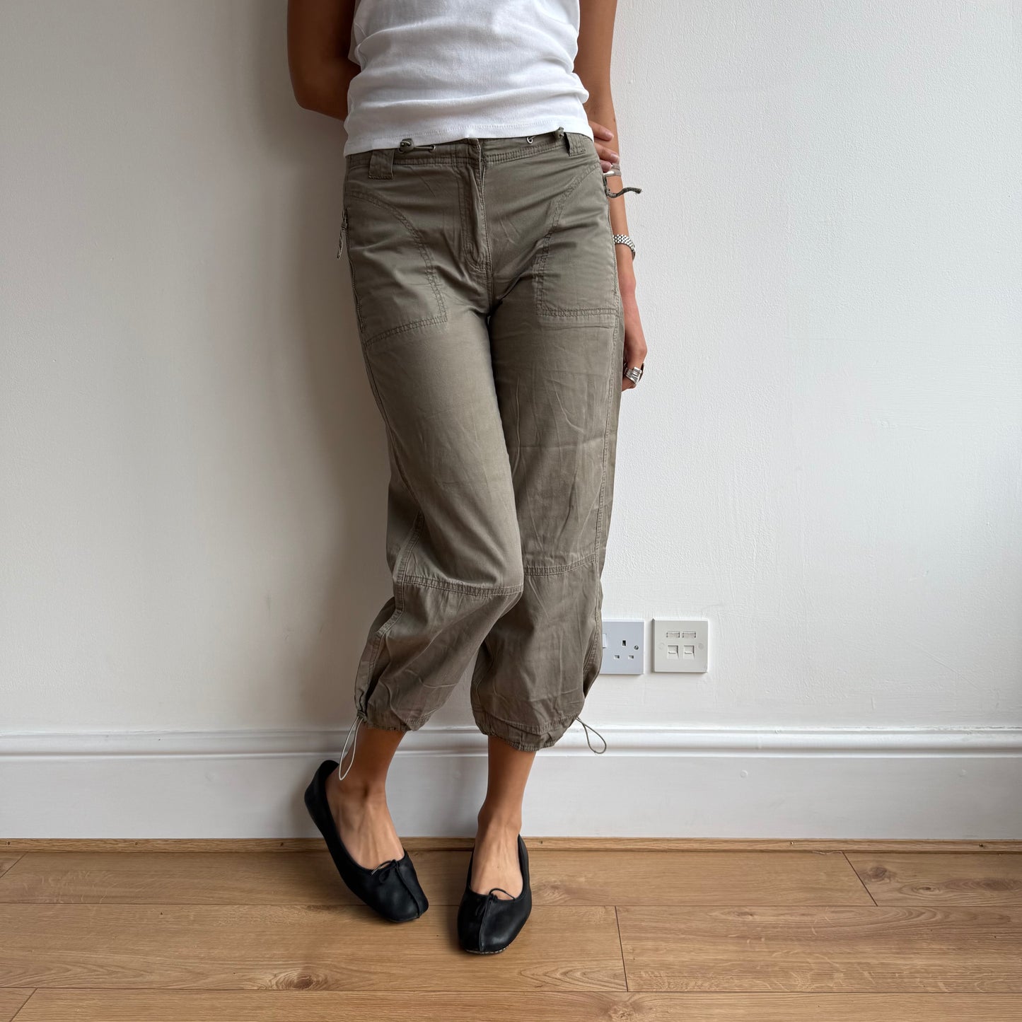 Khaki toggle capris - Size S