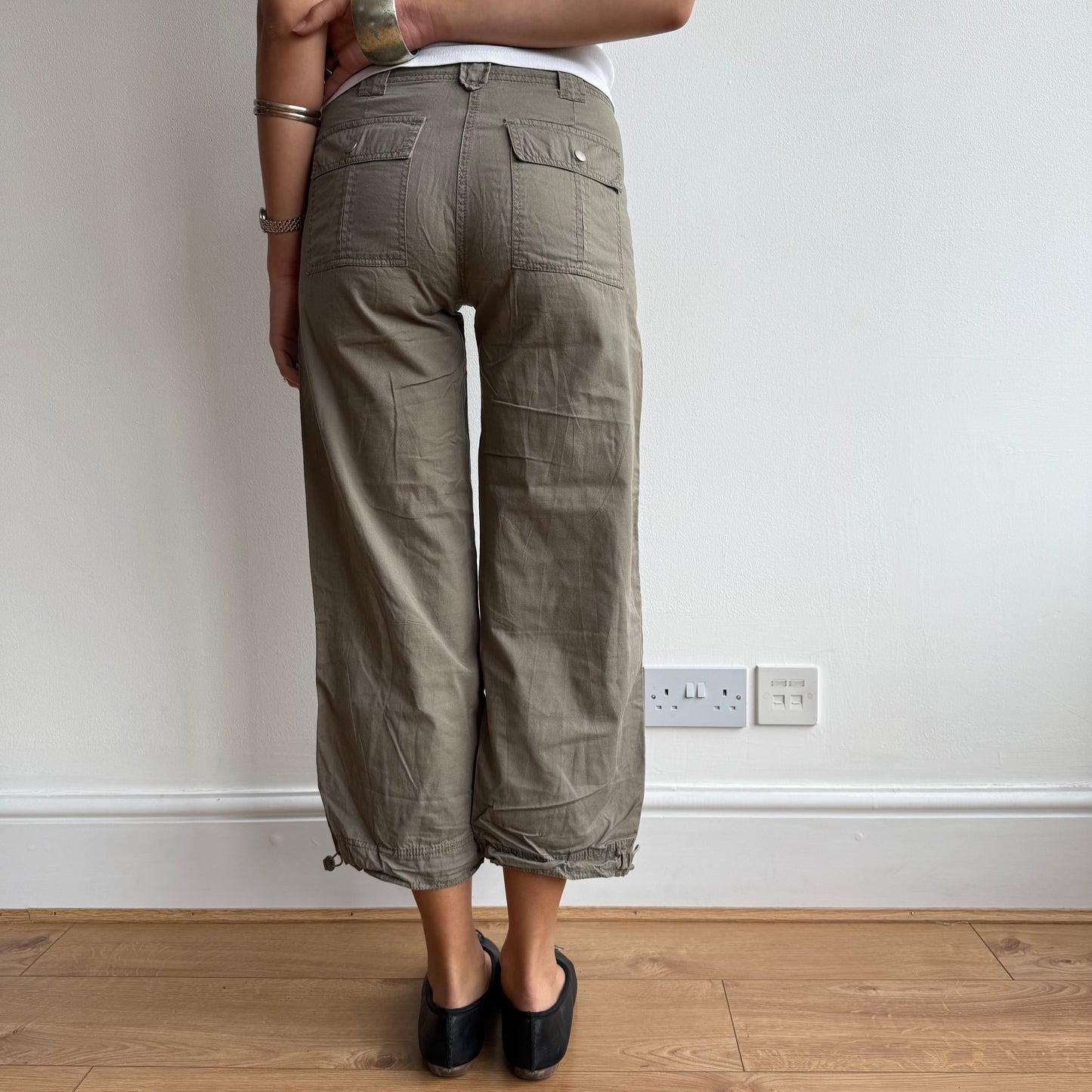 Khaki toggle capris - Size S