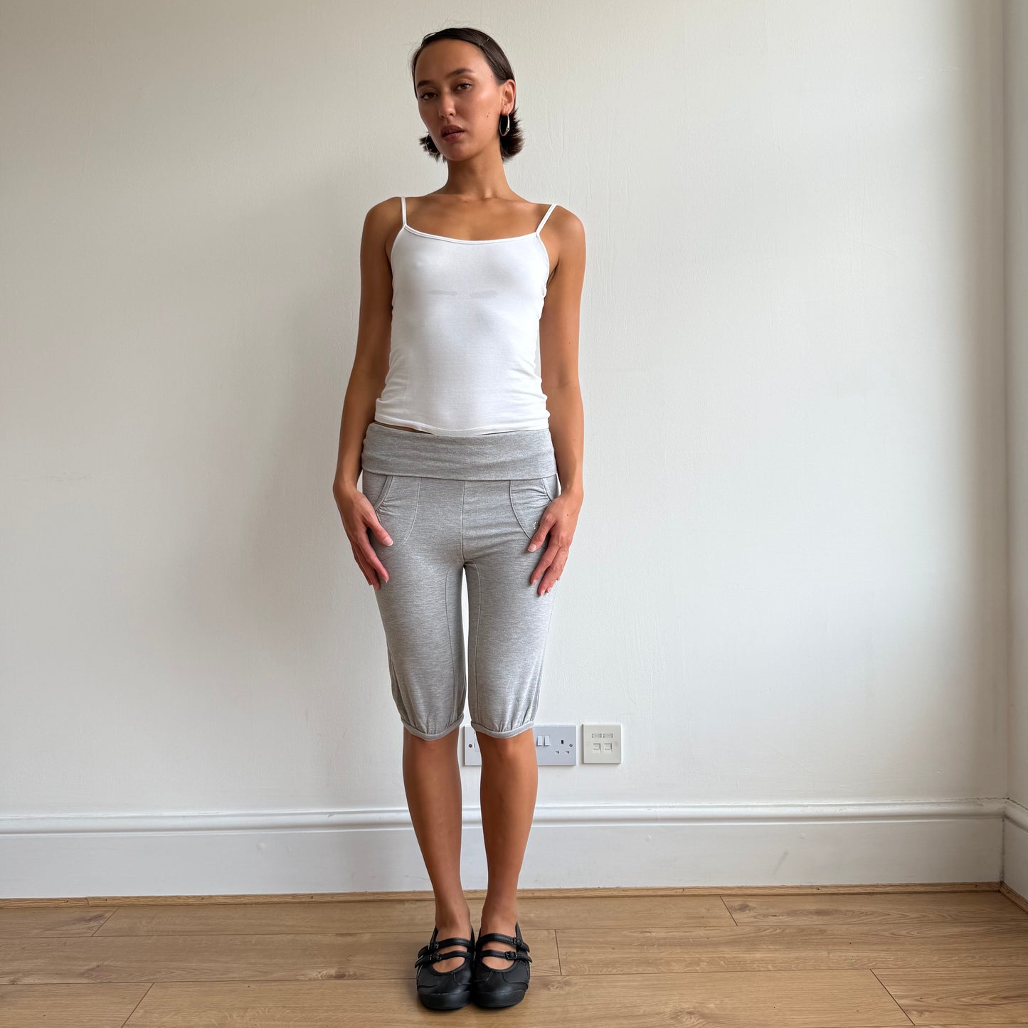 Grey pocket capris - Size XS