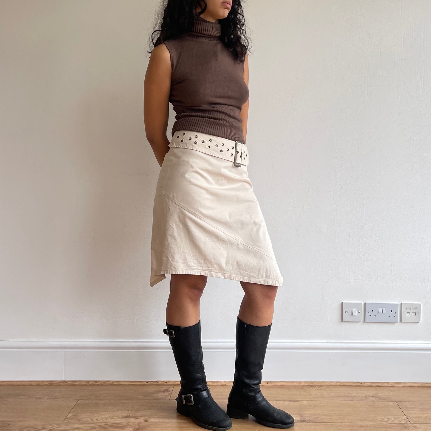 Beige buckle belt skirt - Size M