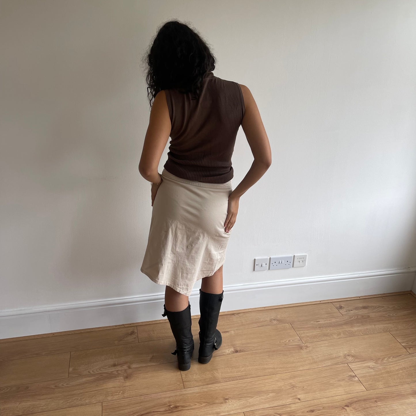 Beige buckle belt skirt - Size M