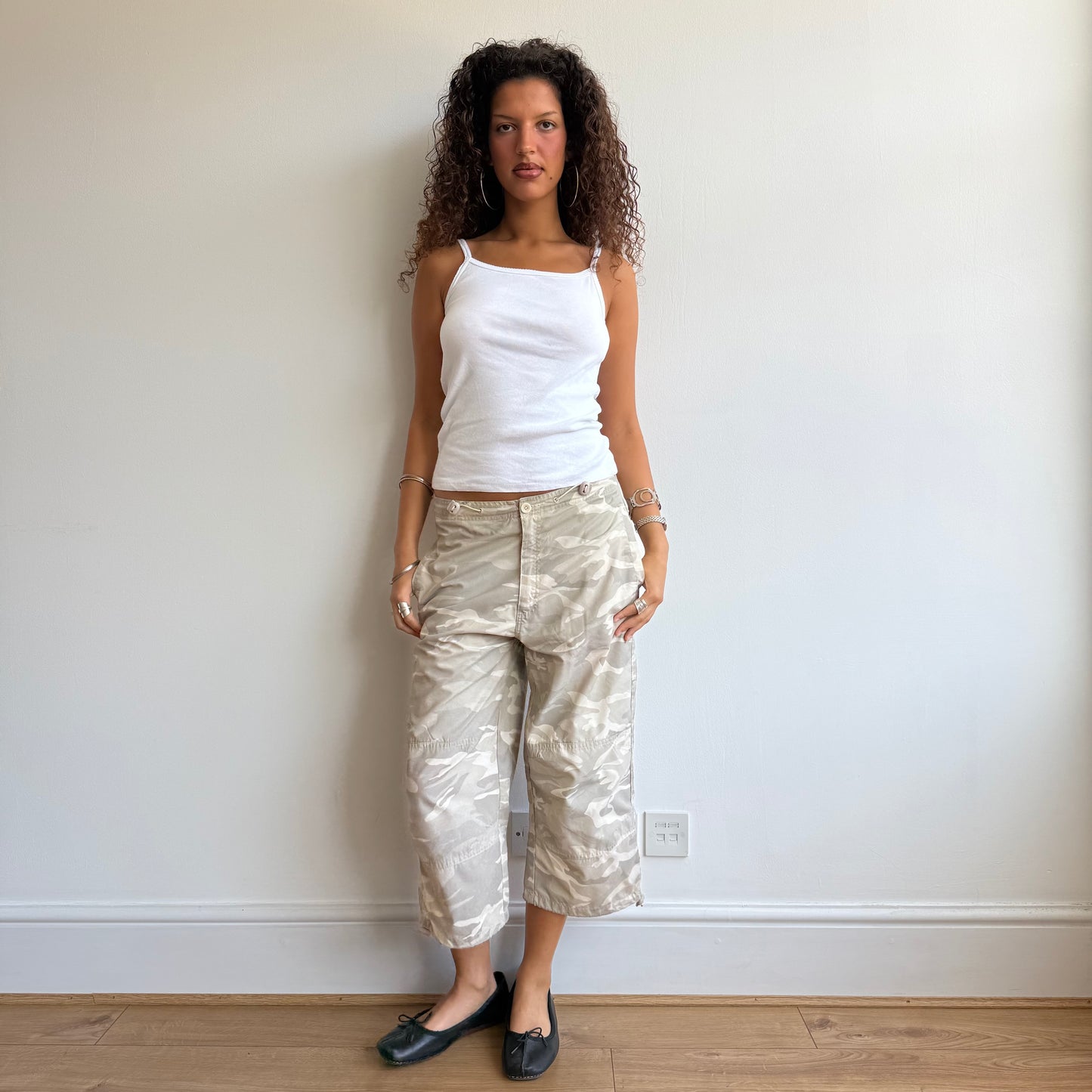 Camo cargo toggle capris - Size S