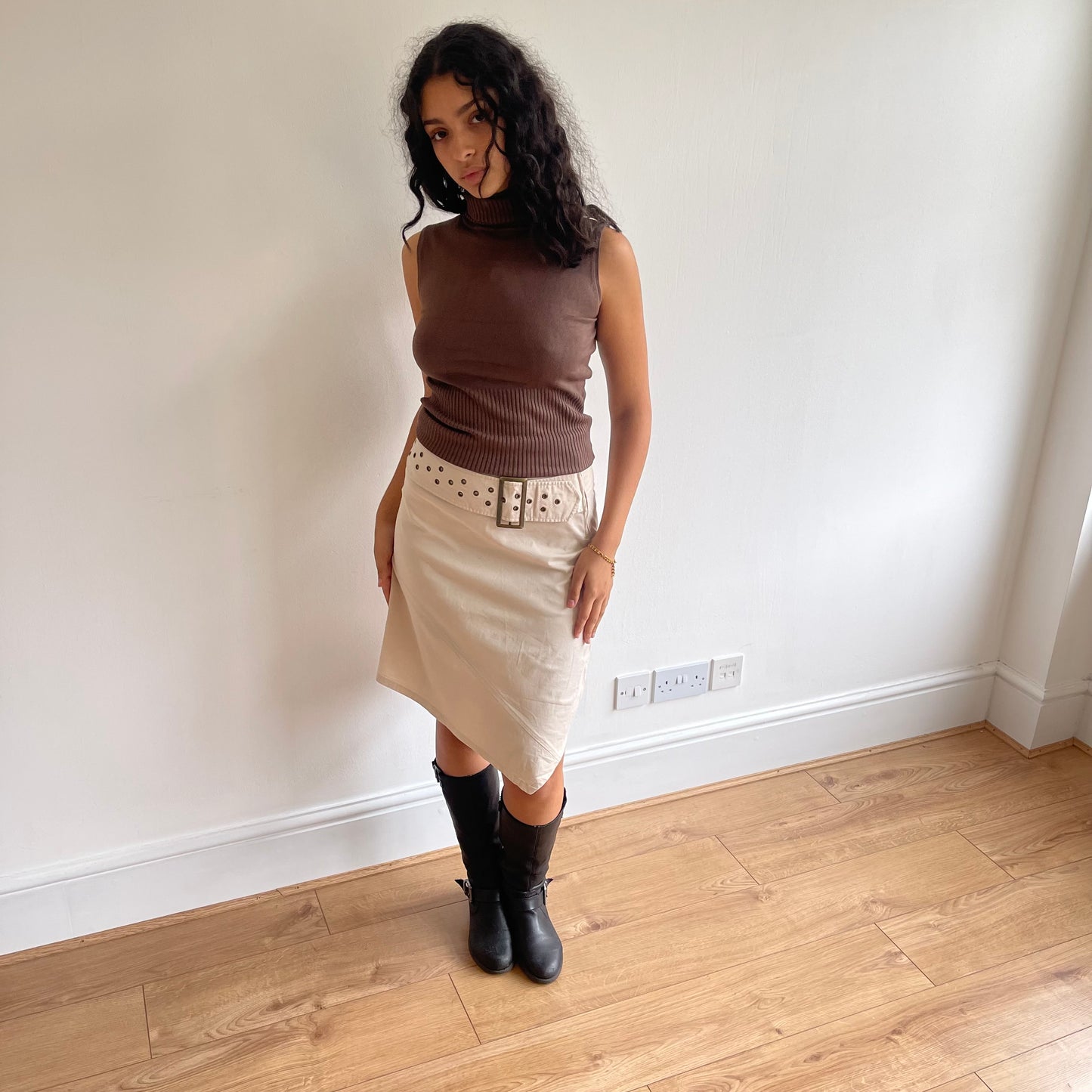 Beige buckle belt skirt - Size M