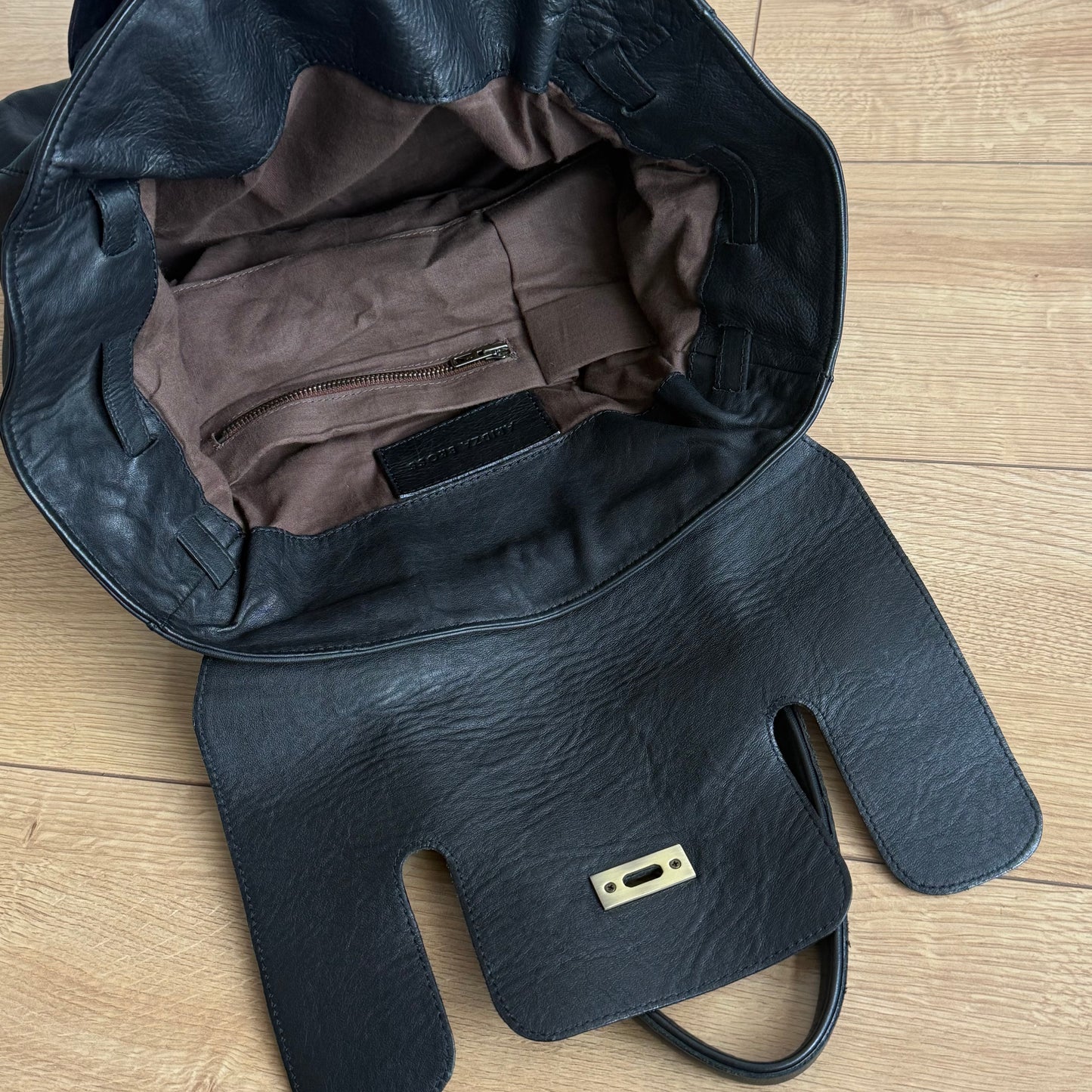 Black leather ‘firkin’ bag - One Size