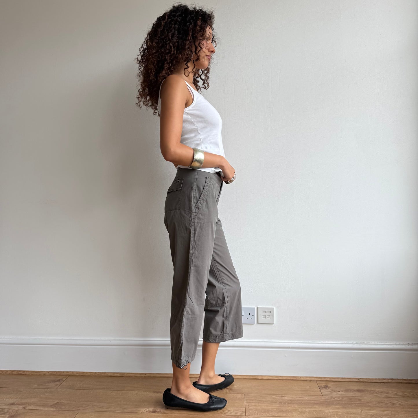 Brown toggle cargo capris - Size XS