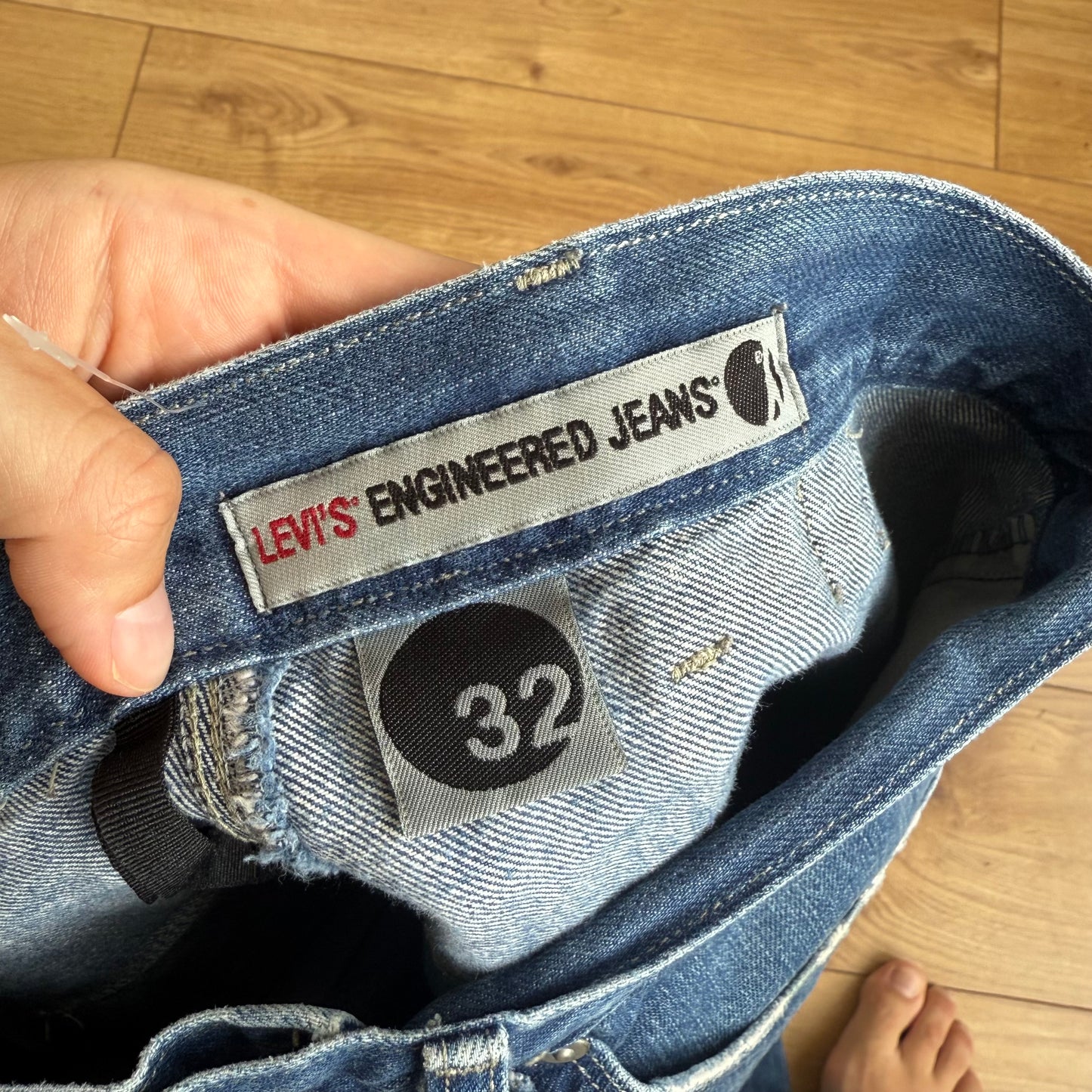 Levi’s Engineered cinch jeans - Size M
