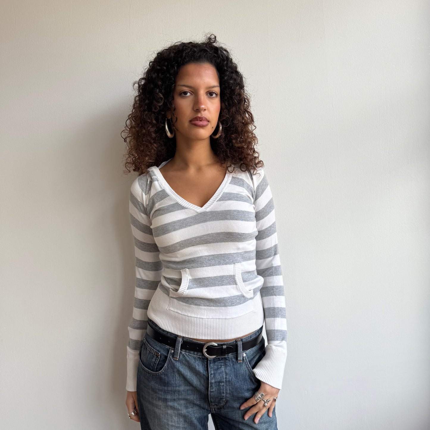 Grey + white striped knit hoodie - Size S