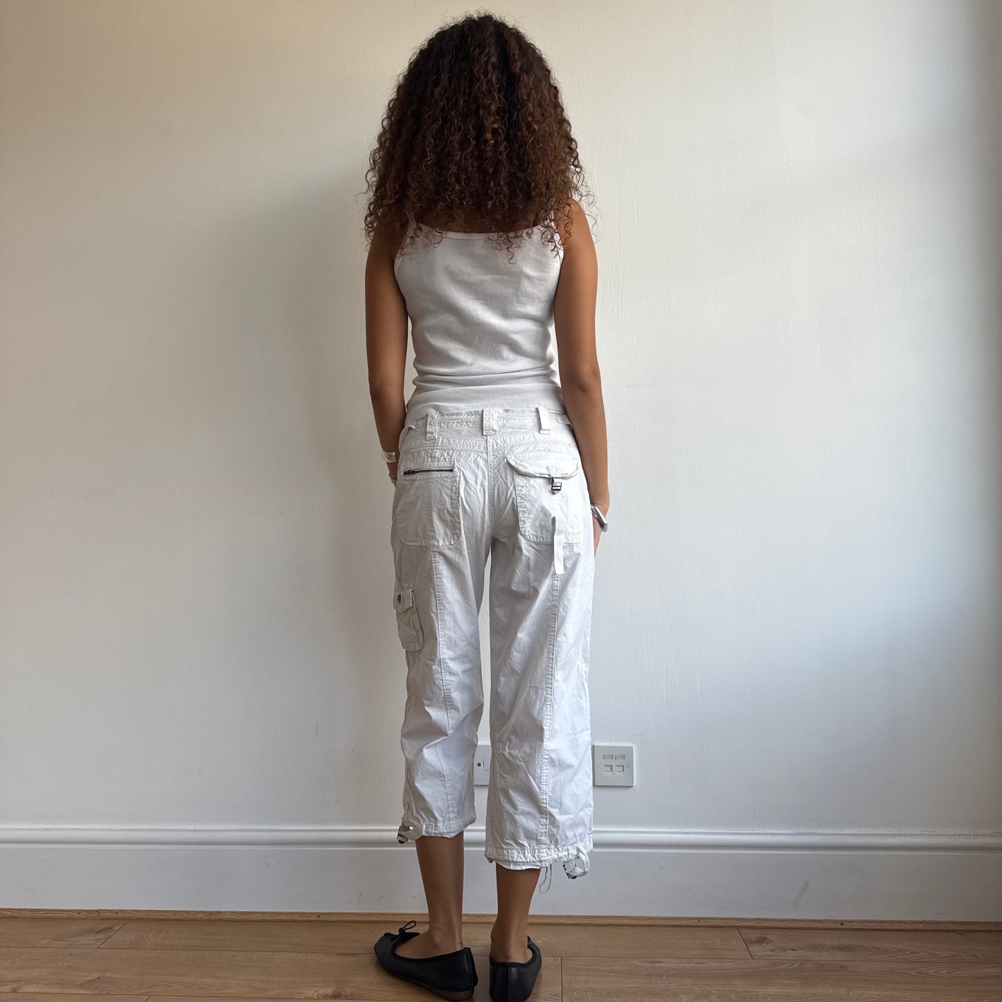 White cargo toggle capris - Size S
