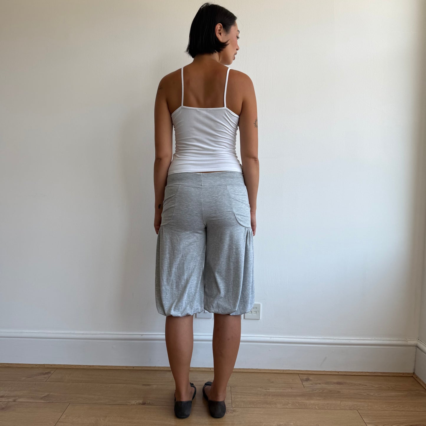 Grey bubble pocket capris - Size S