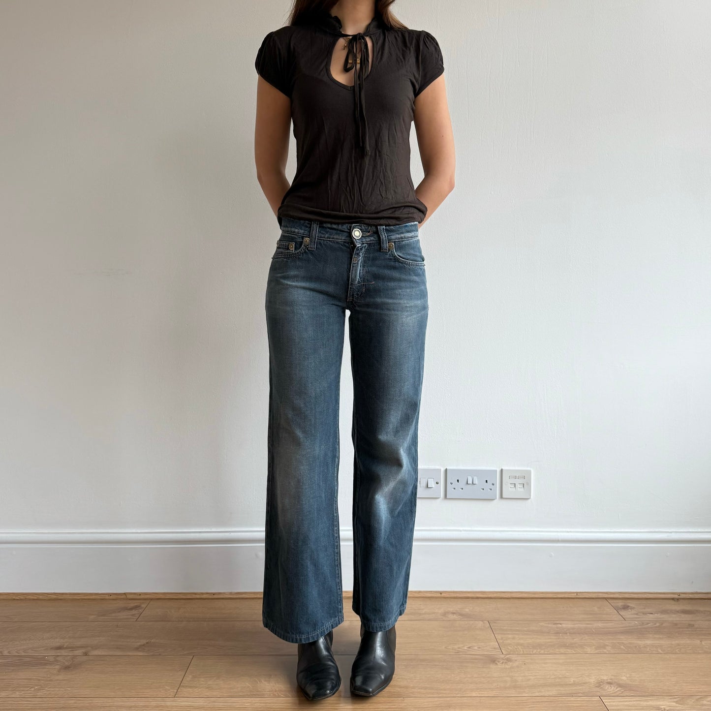 Brown keyhole top - Size S/M