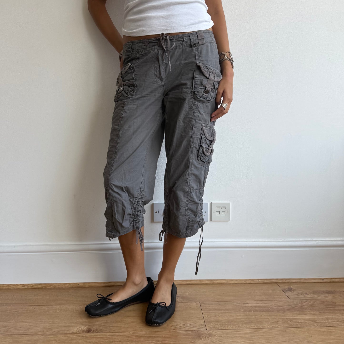 Grey cinch back capris - Size M