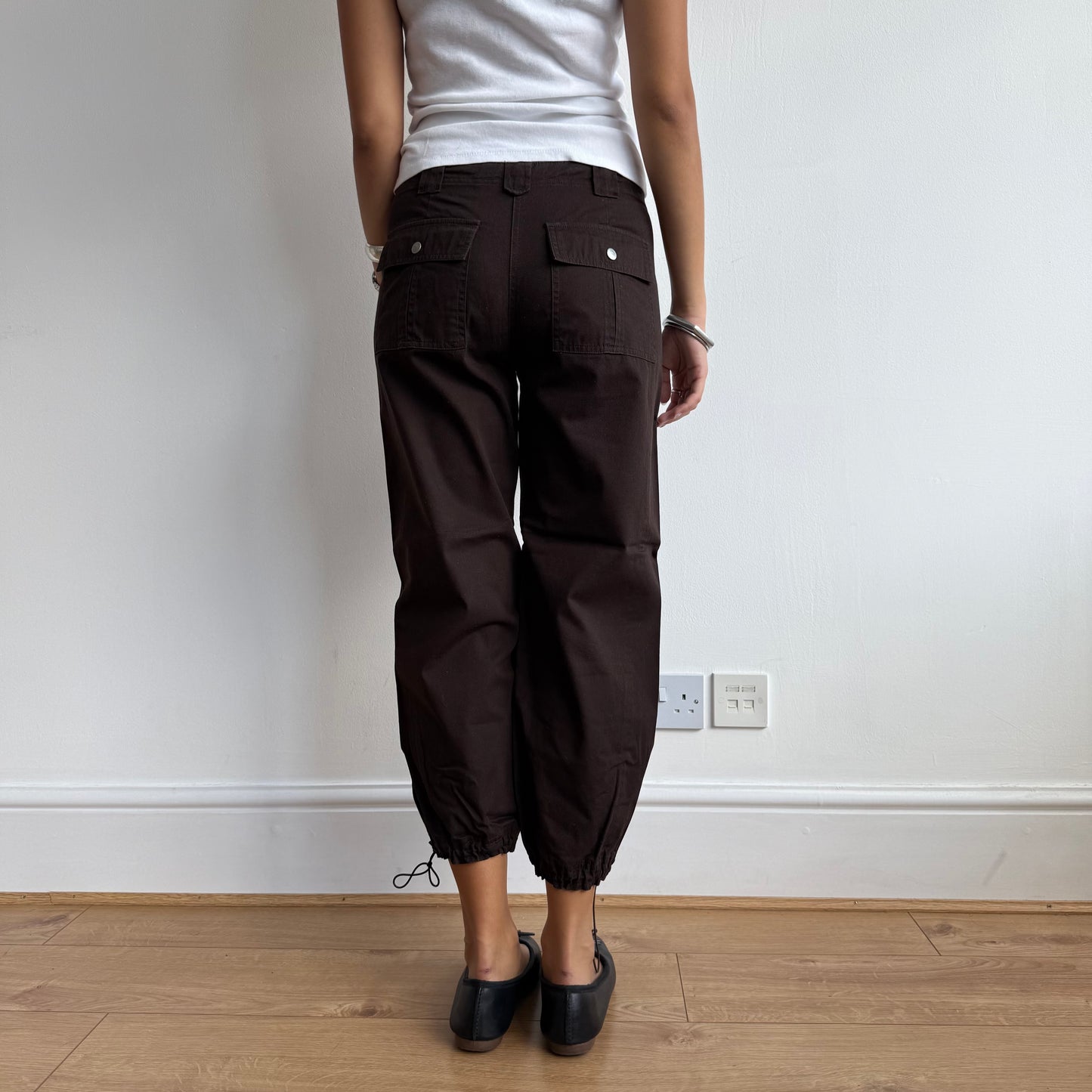 Brown toggle cargo capris - Size S