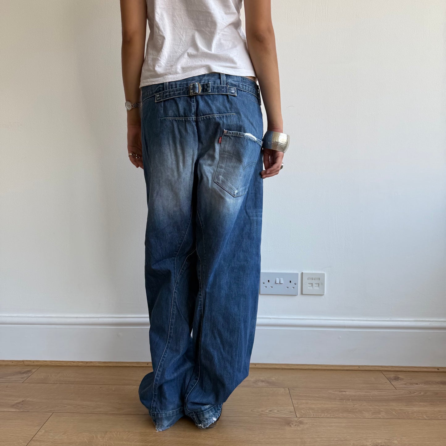 Levi’s Engineered cinch jeans - Size M/L