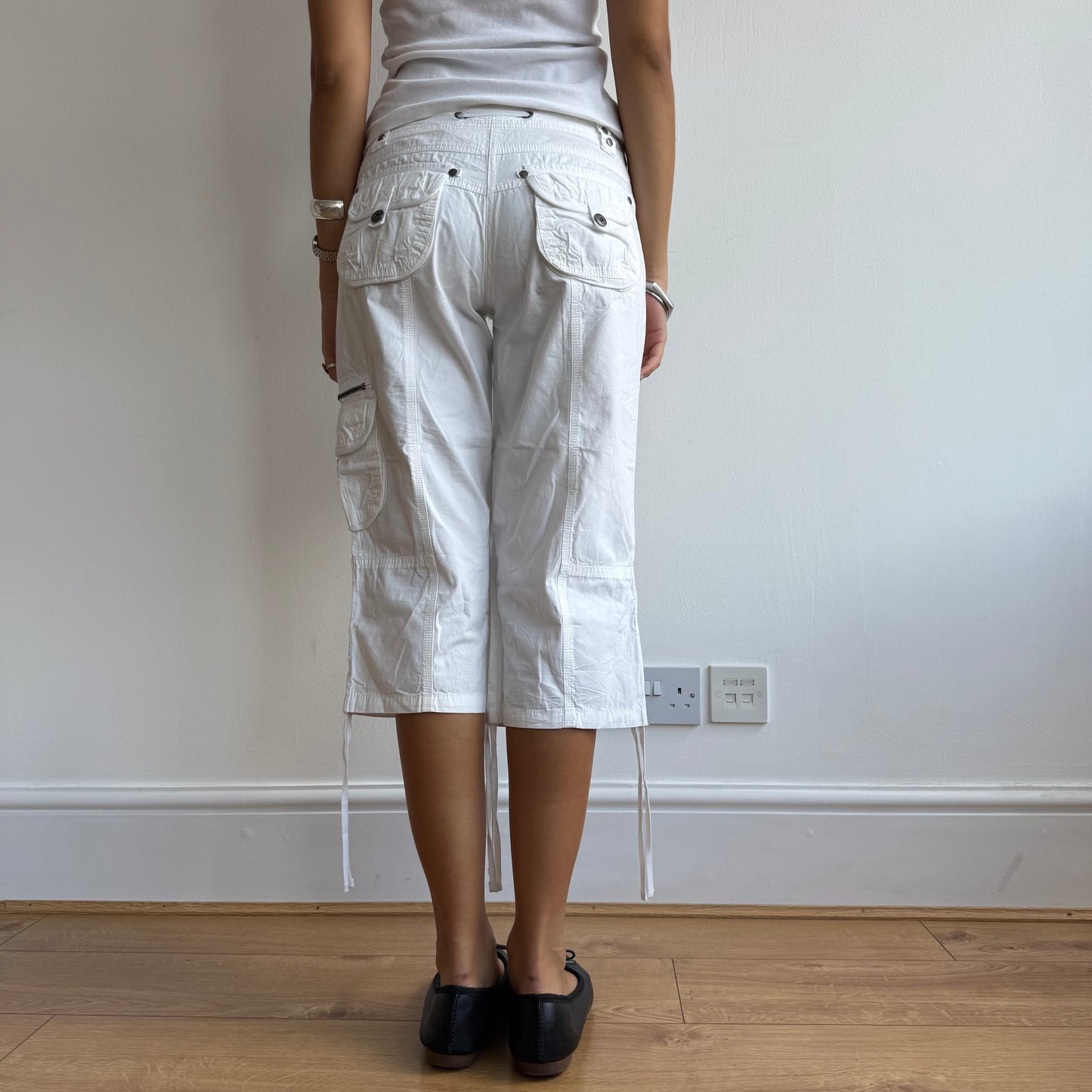 White pocket cargo capris - Size M