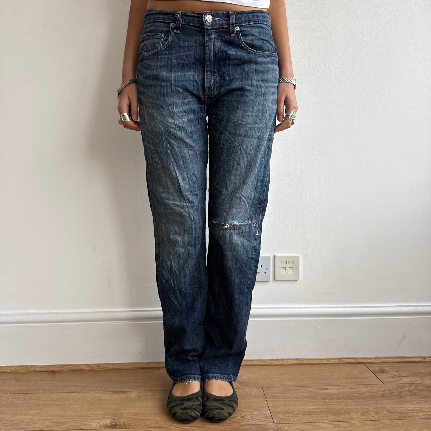 Dark wash denim Levi’s jeans - Size 31”