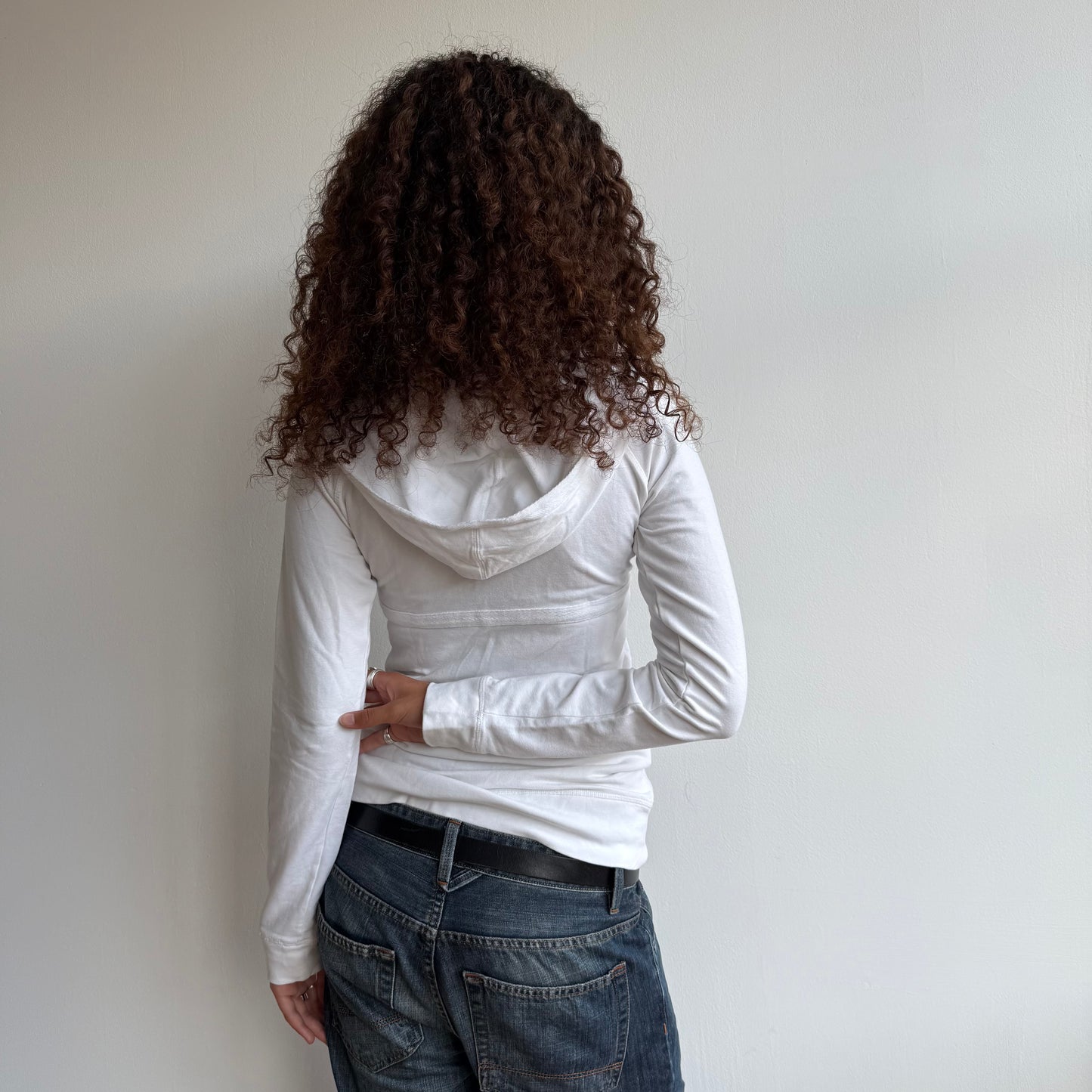 White v-neck hooded top - Size M