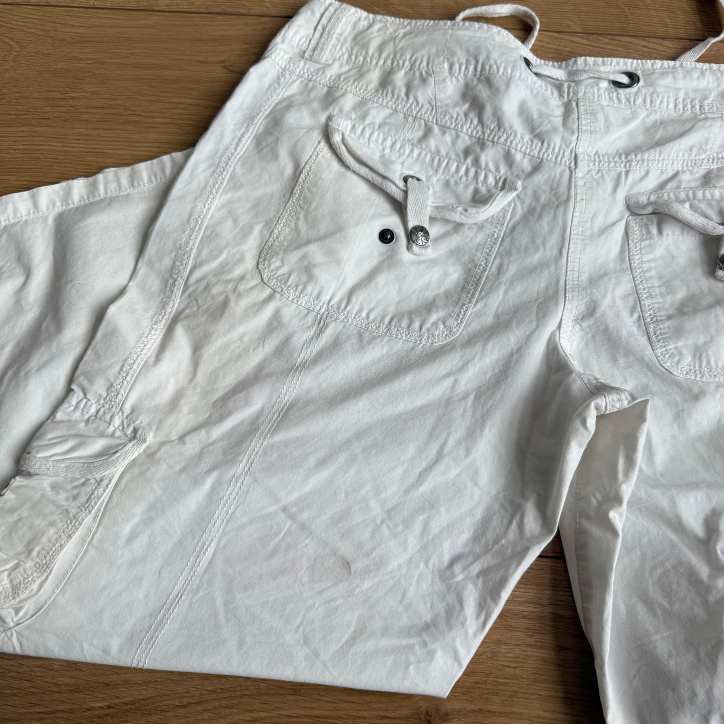 White cargo capris - Size M