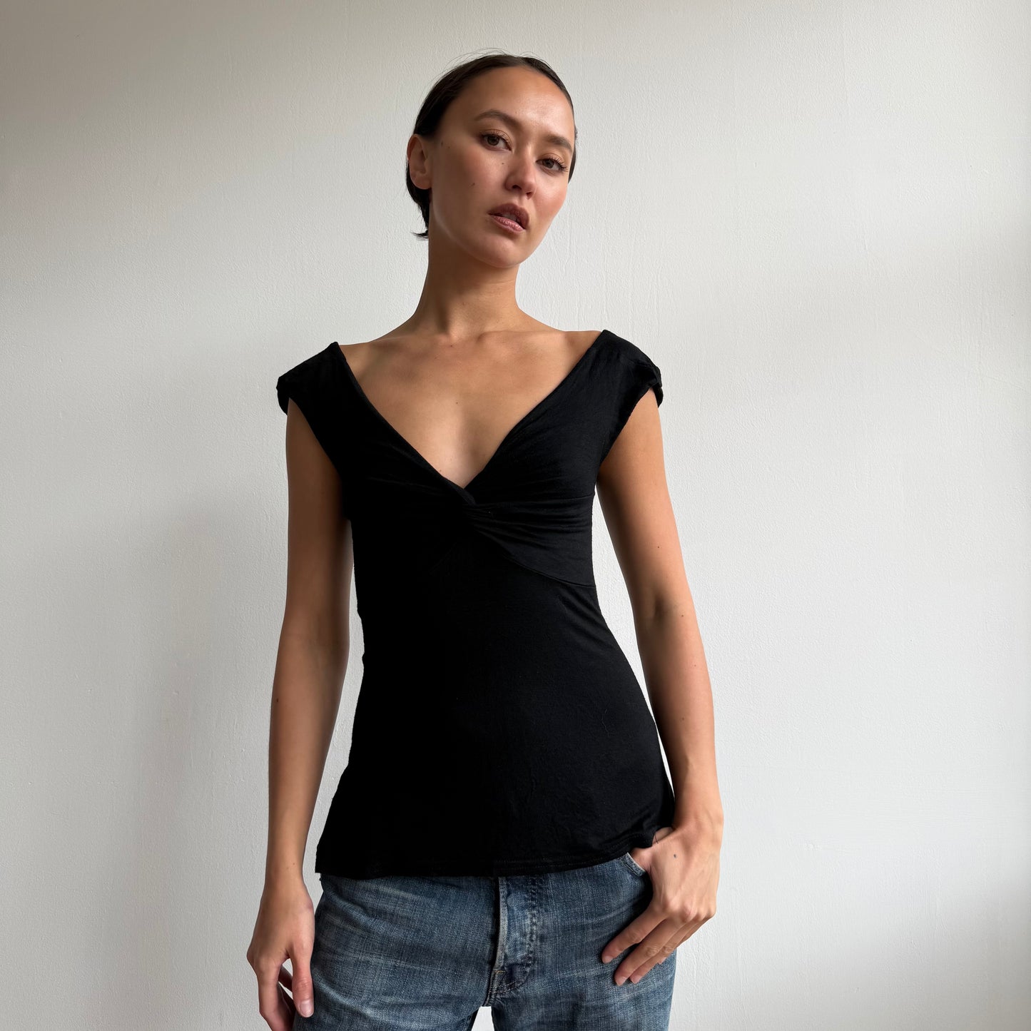 Black twist keyhole short sleeve top - Size S