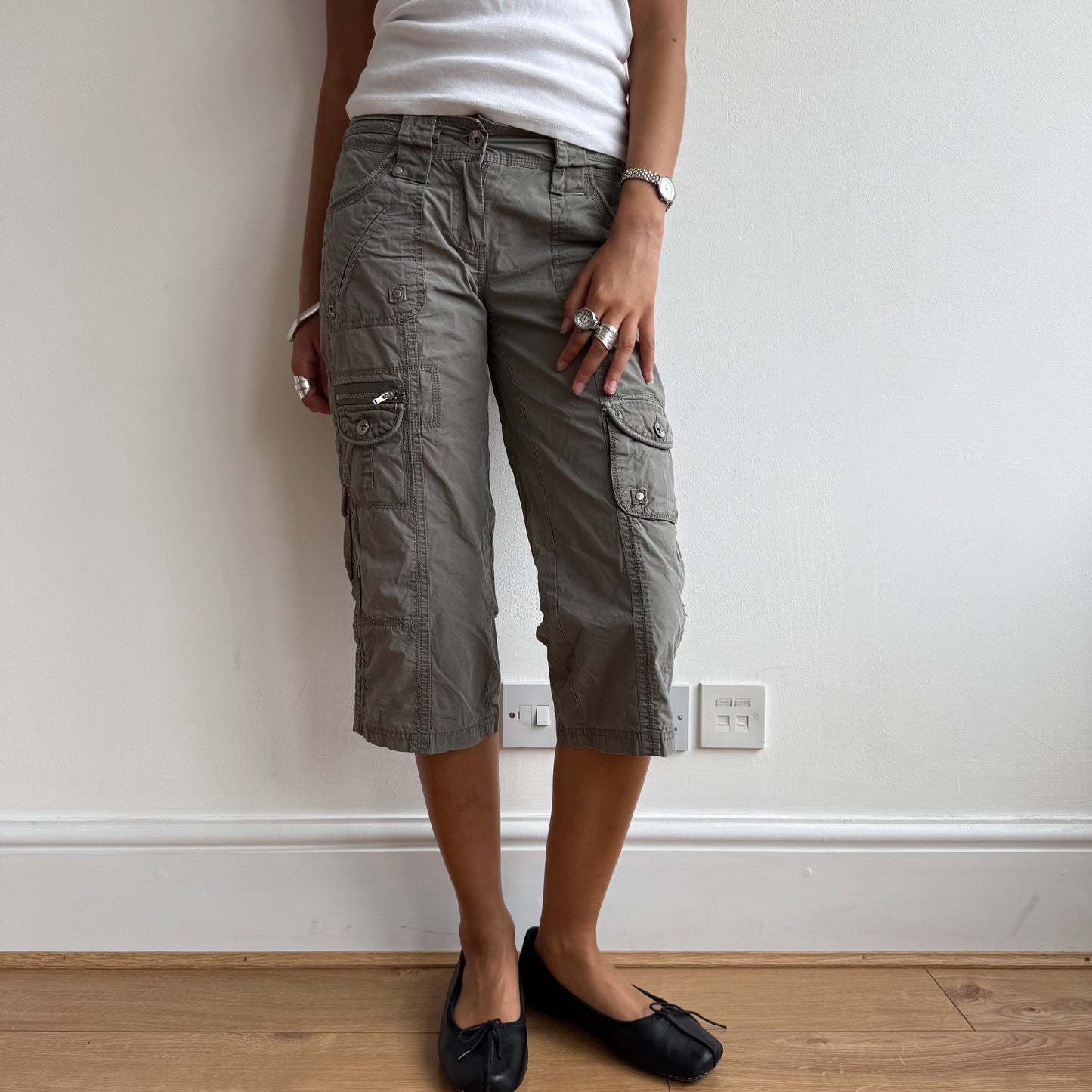 Grey cargo capris - Size S/M