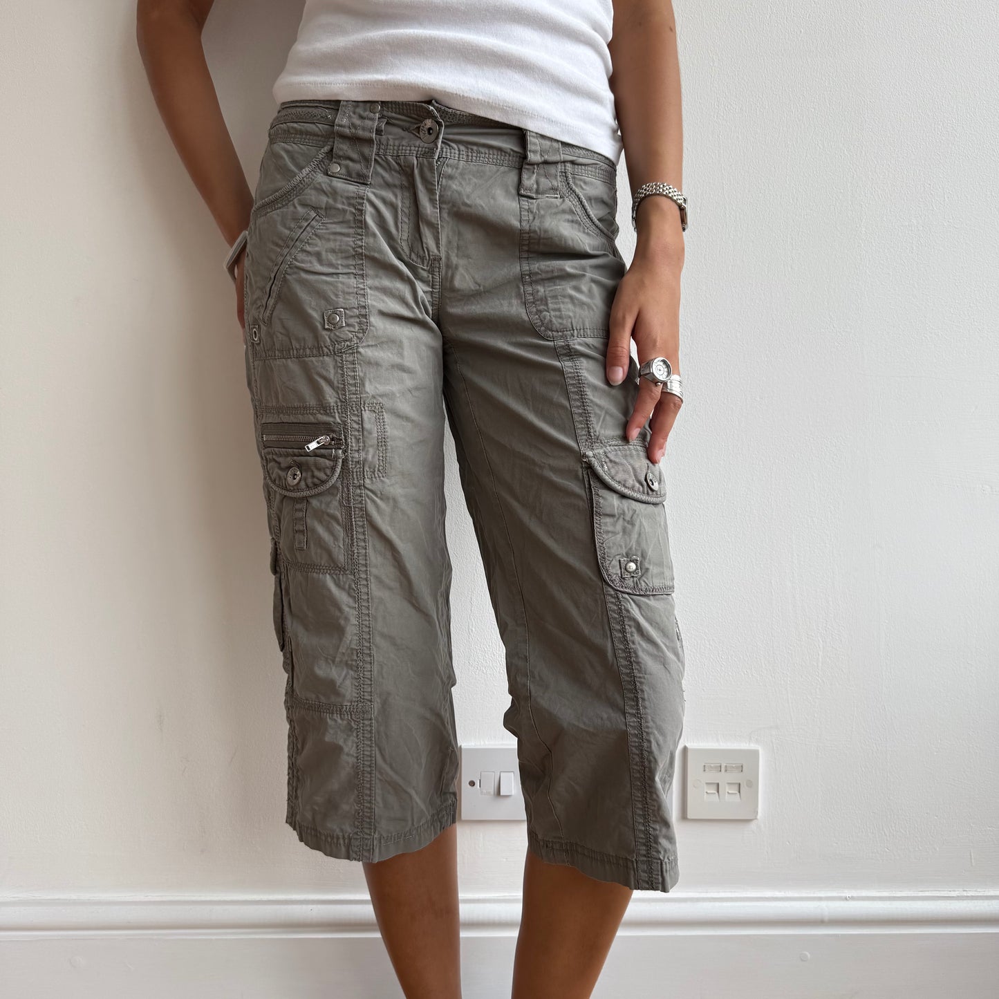Grey cargo capris - Size S/M