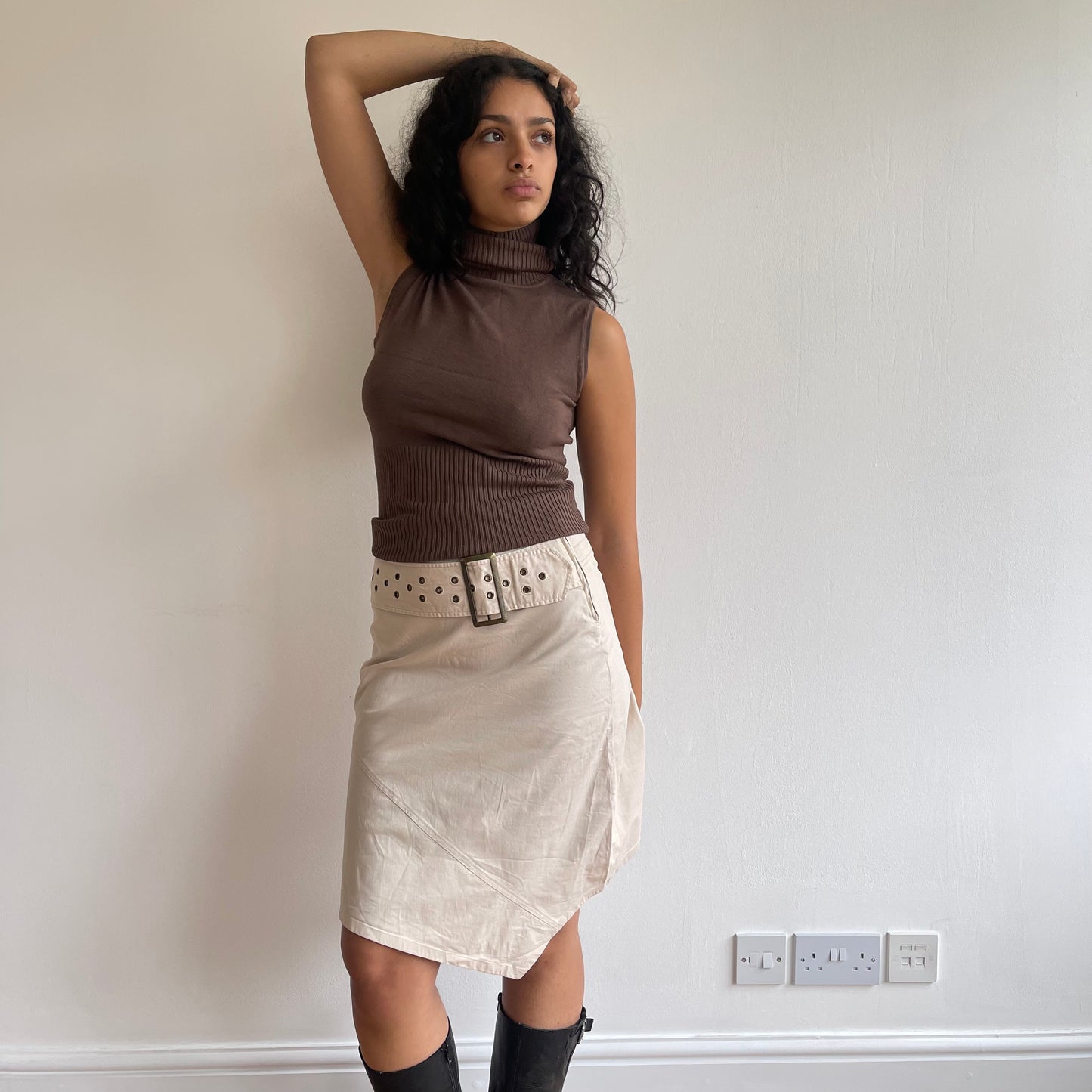 Beige buckle belt skirt - Size M