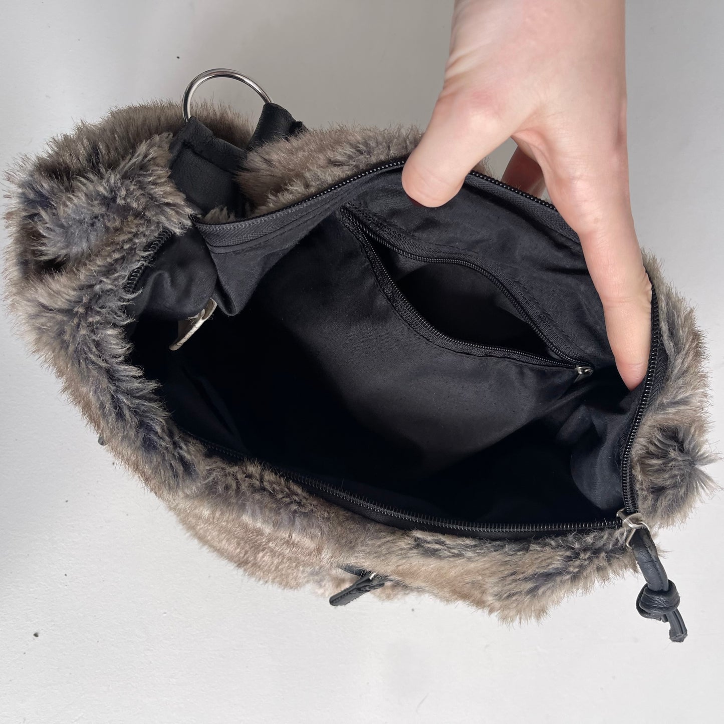 Pom pom fur bag