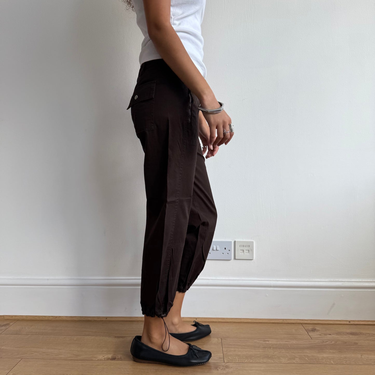 Brown toggle cargo capris - Size S