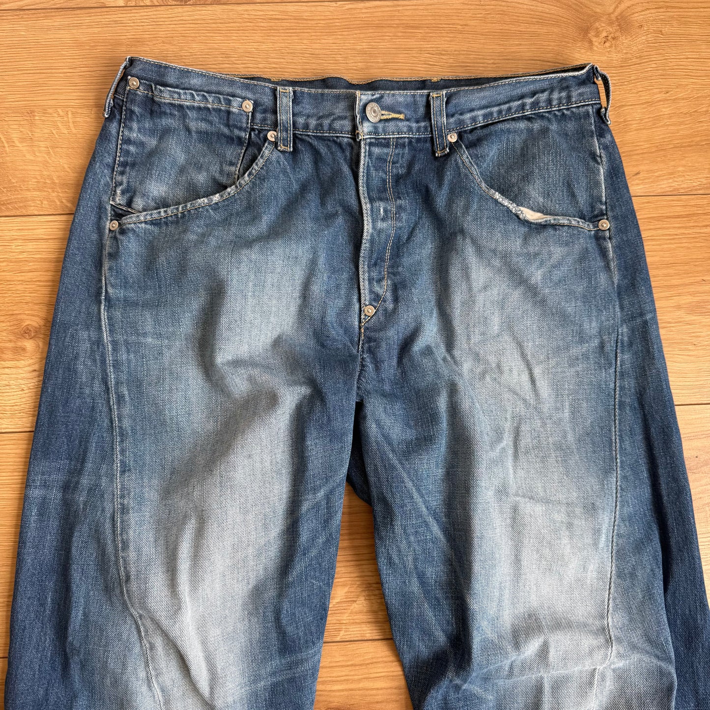 Levi’s Engineered cinch jeans - Size M/L