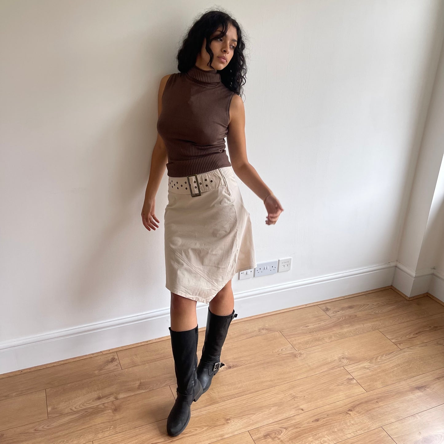Beige buckle belt skirt - Size M