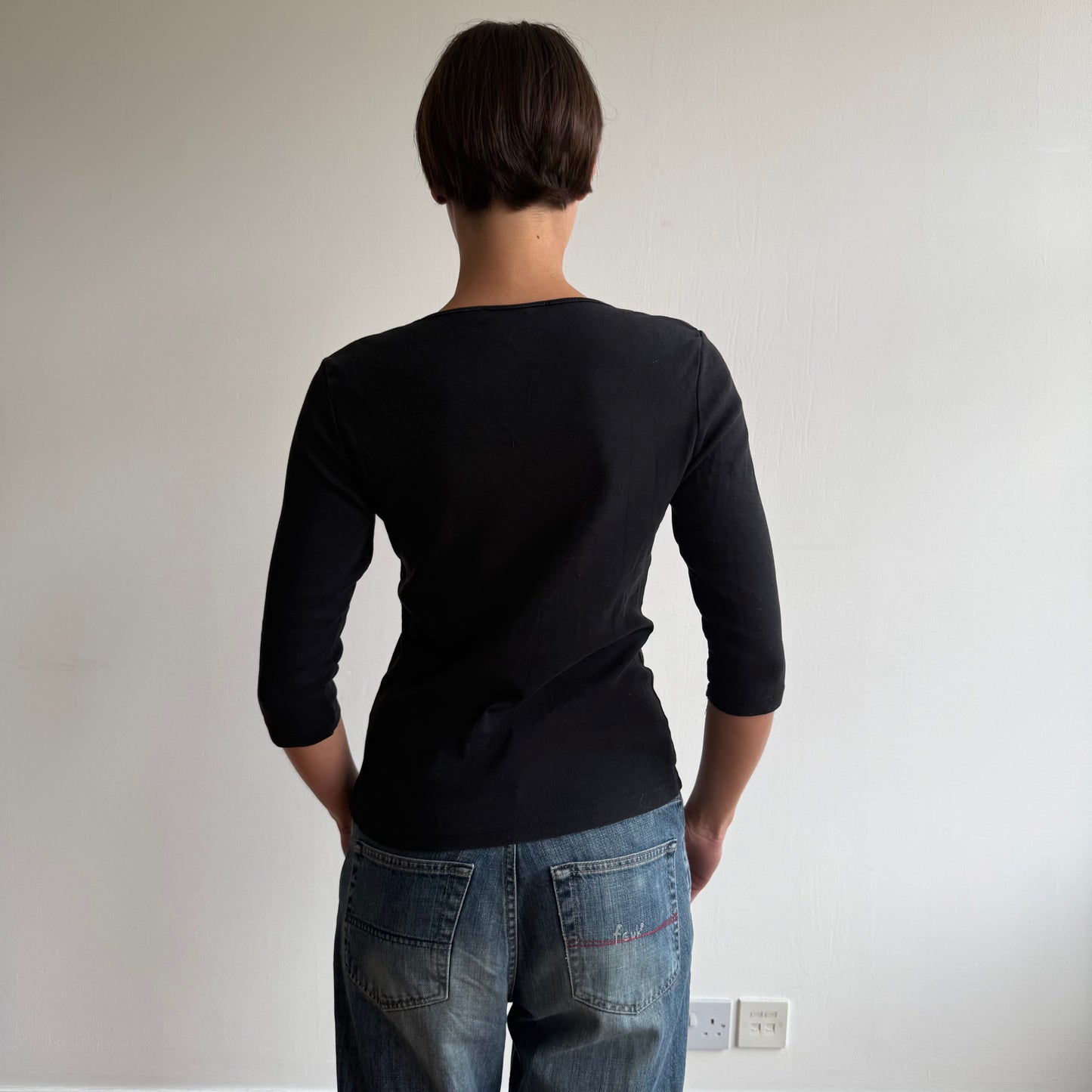Black button keyhole top - Size M