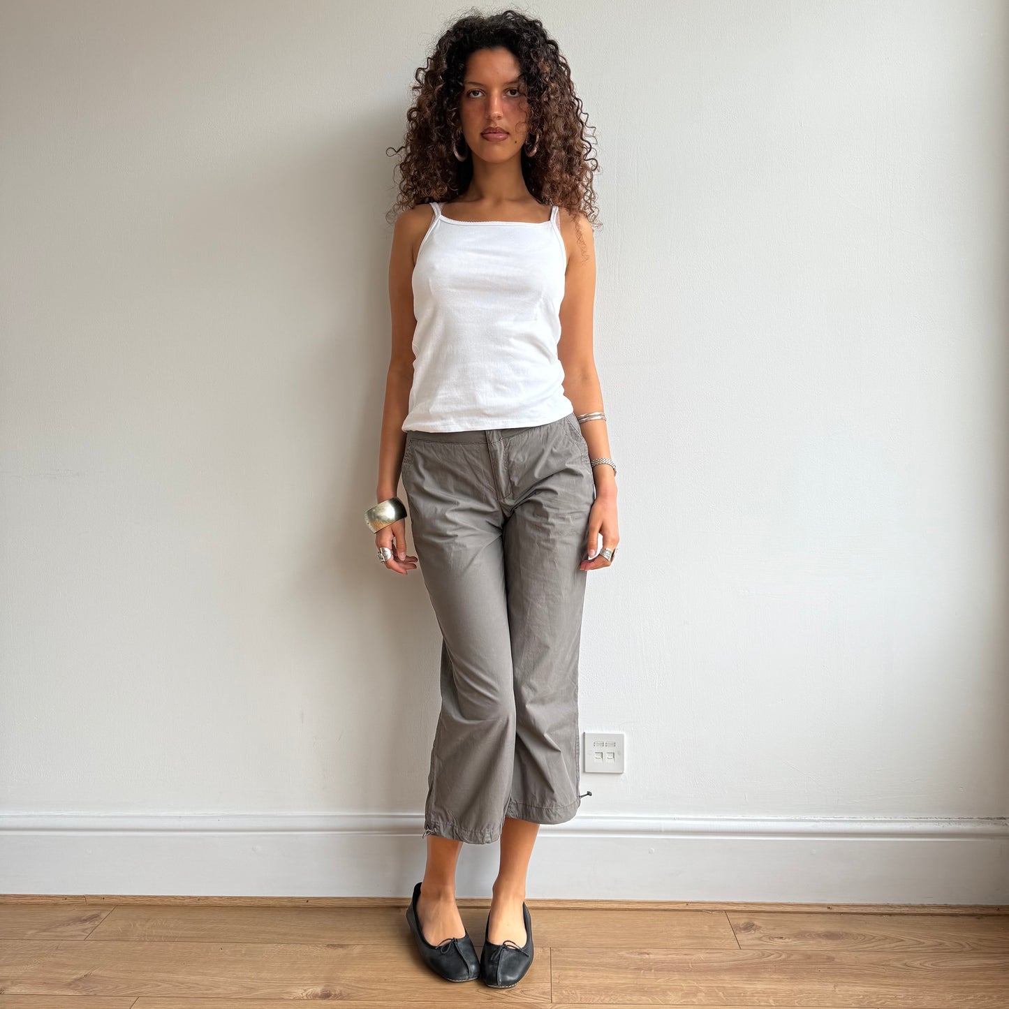 Brown toggle cargo capris - Size XS