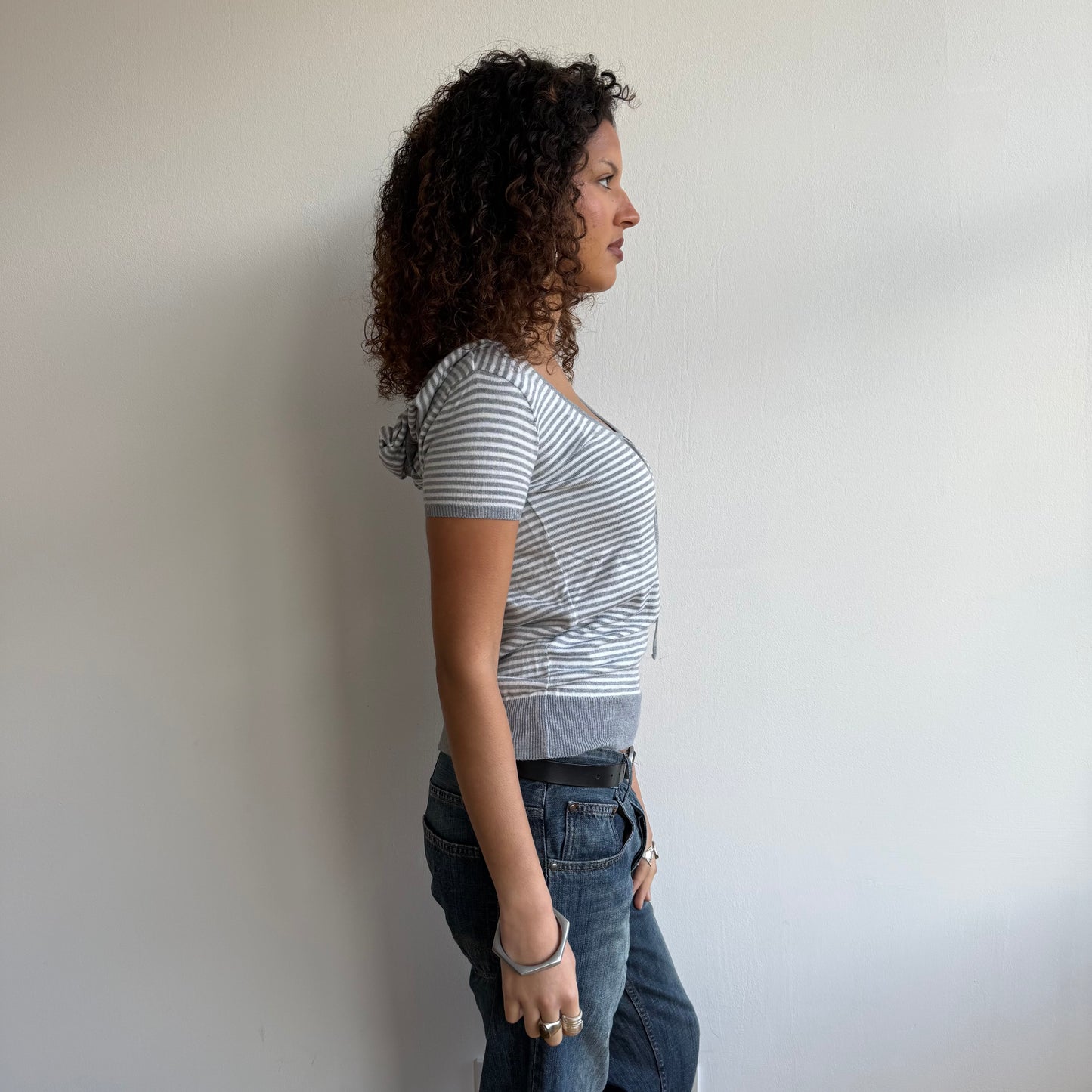 Grey + white knit short sleeve hoodie - Size M