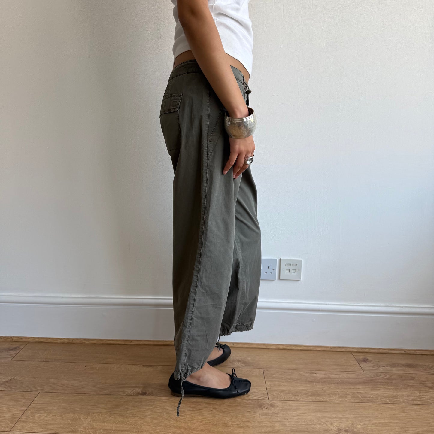 Khaki toggle capris - Size M